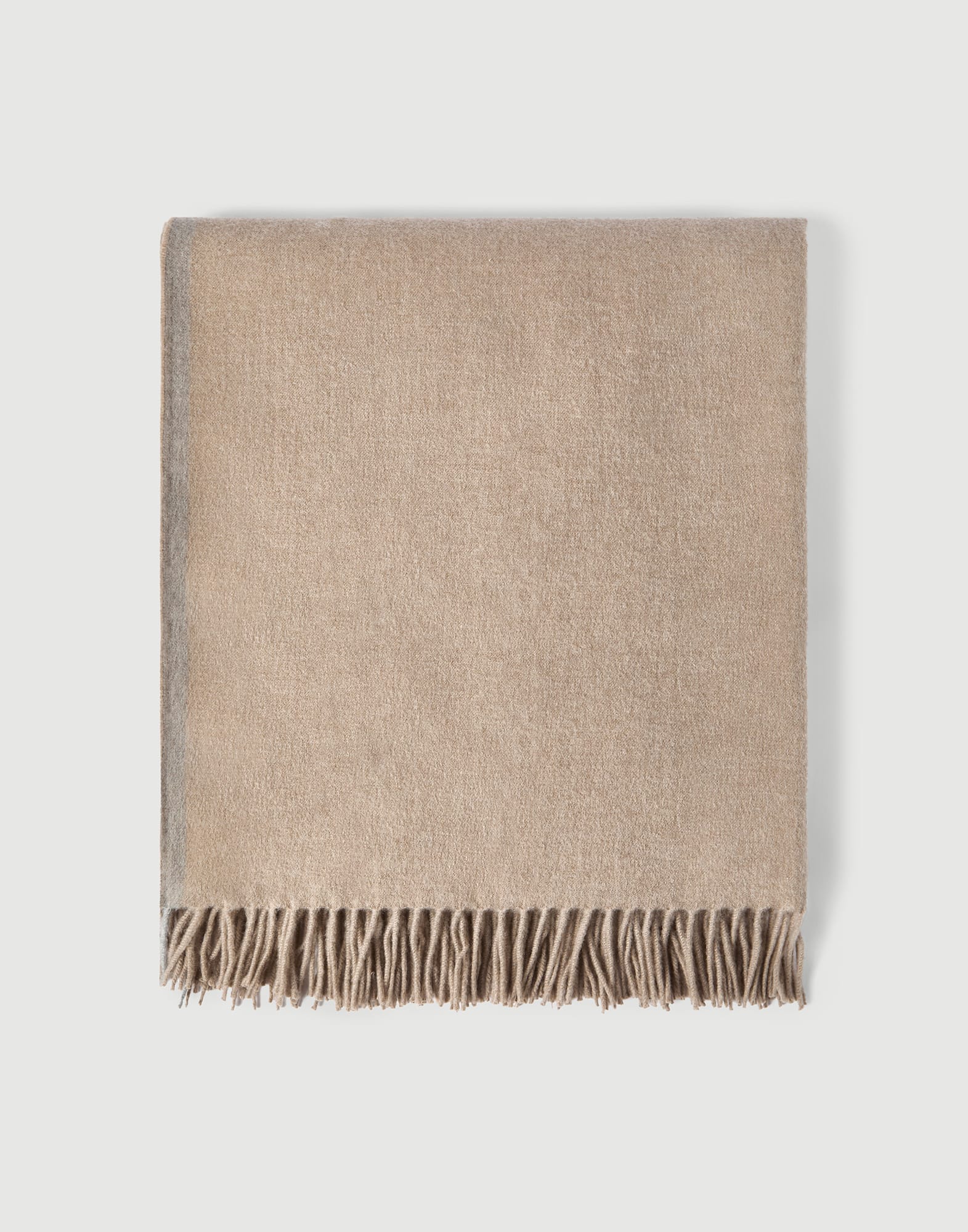Cashmere throw Hazelnut Lifestyle - Brunello Cucinelli
