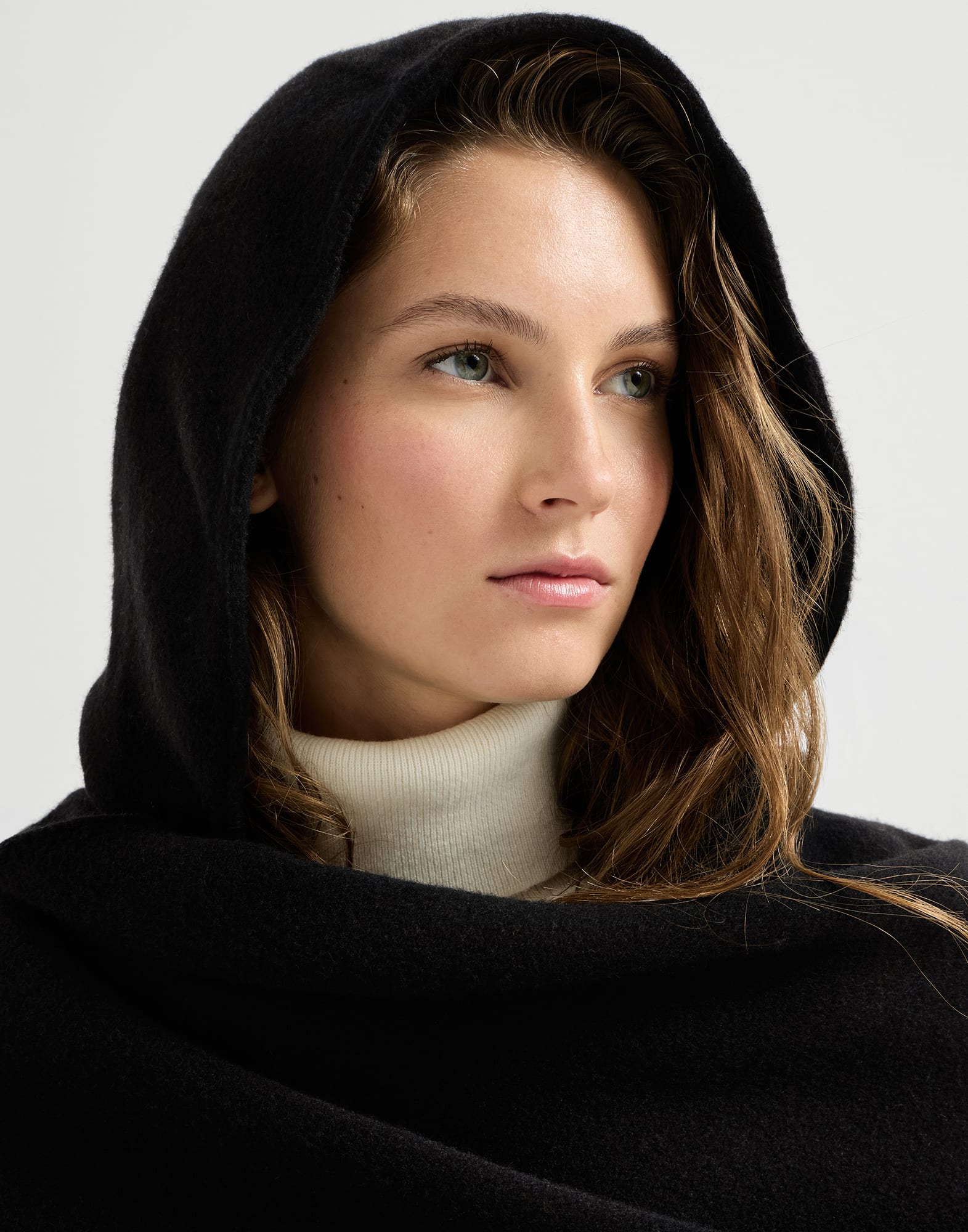 Hooded knit scarf for Woman in Light Grey | Brunello Cucinelli