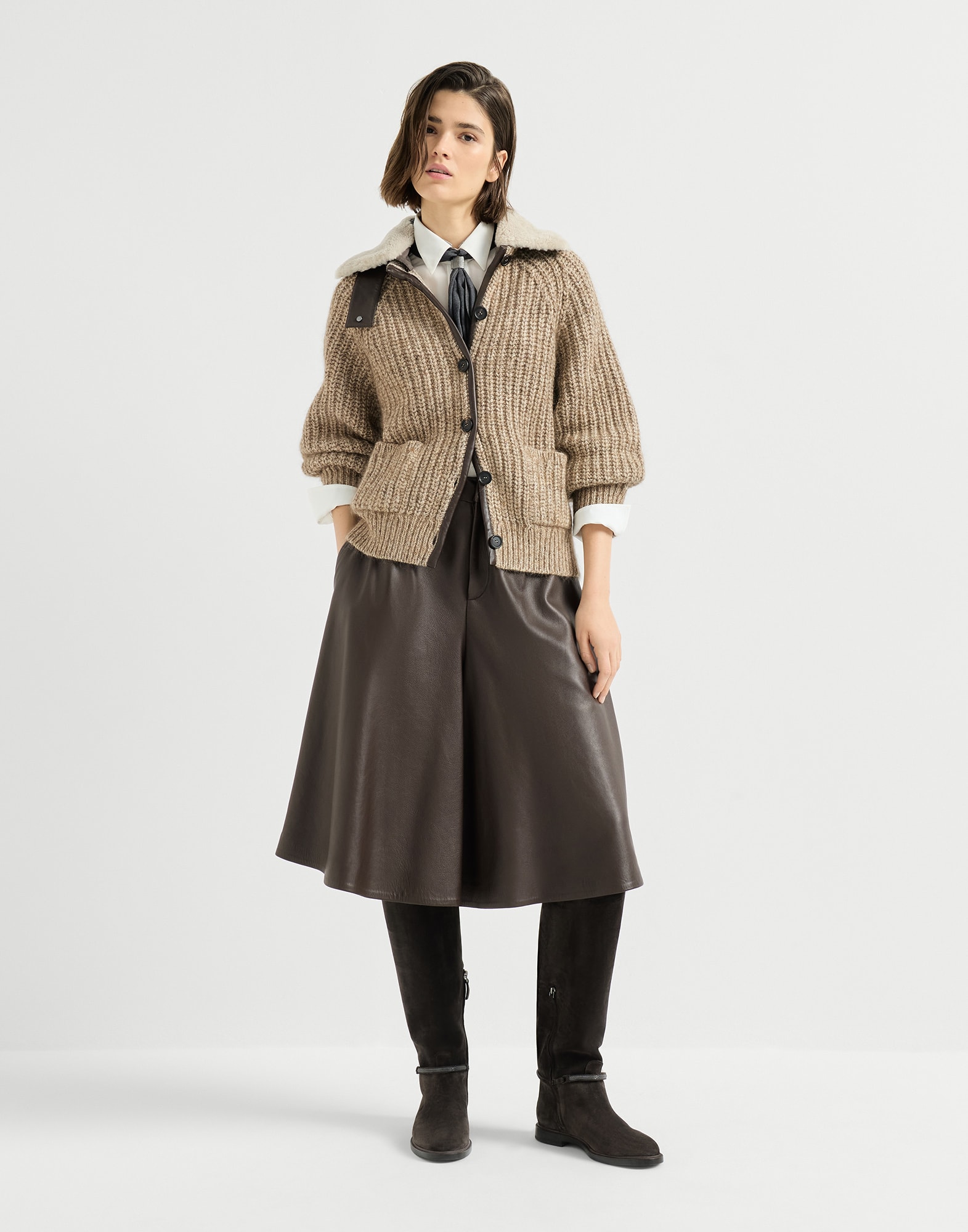 Brunello Cucinelli 厚手 オータムチェックのひざ上フレア Ribbed cardigan with shearling insert for Woman in Light Brown