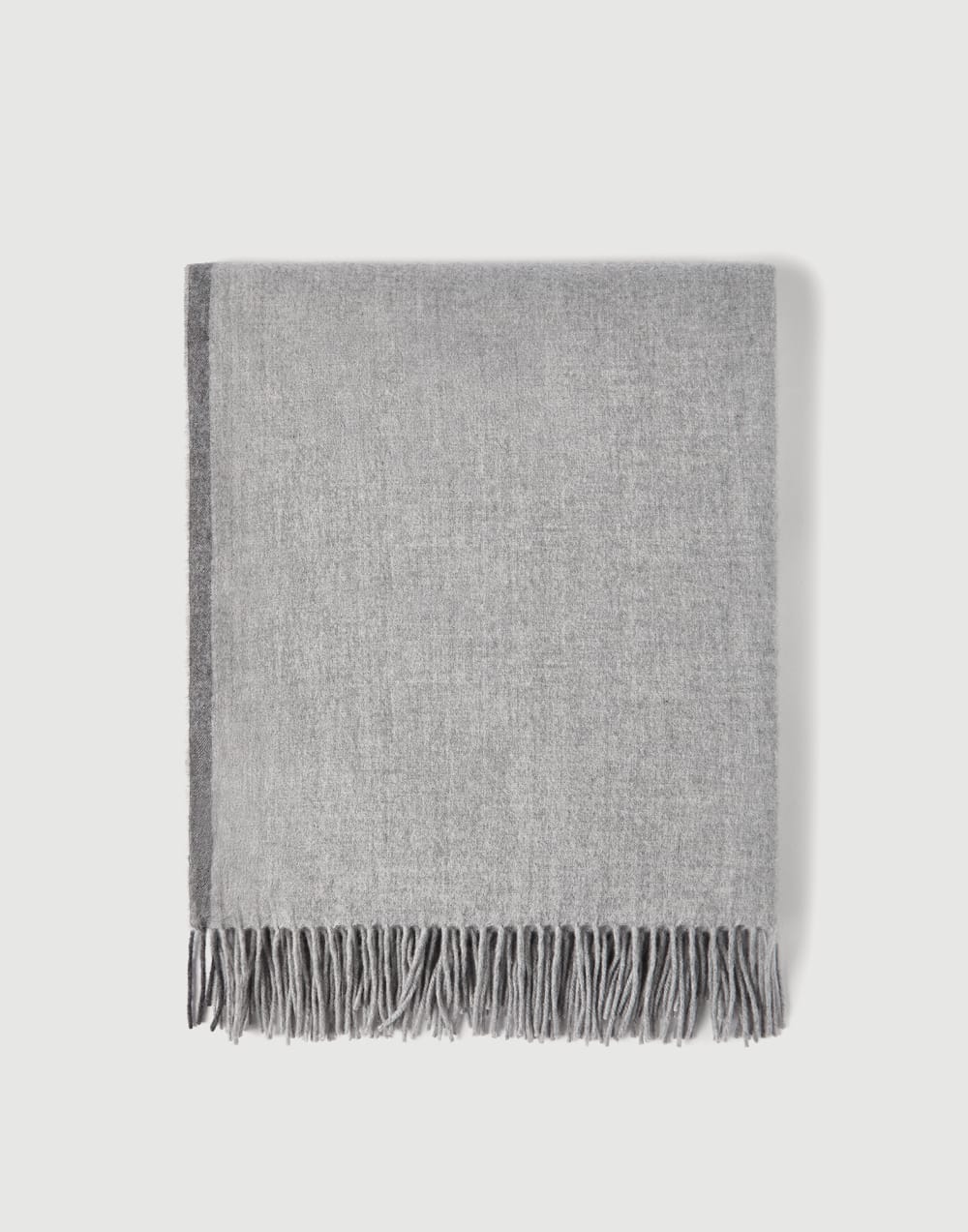 Cashmere throw Light Grey Lifestyle - Brunello Cucinelli