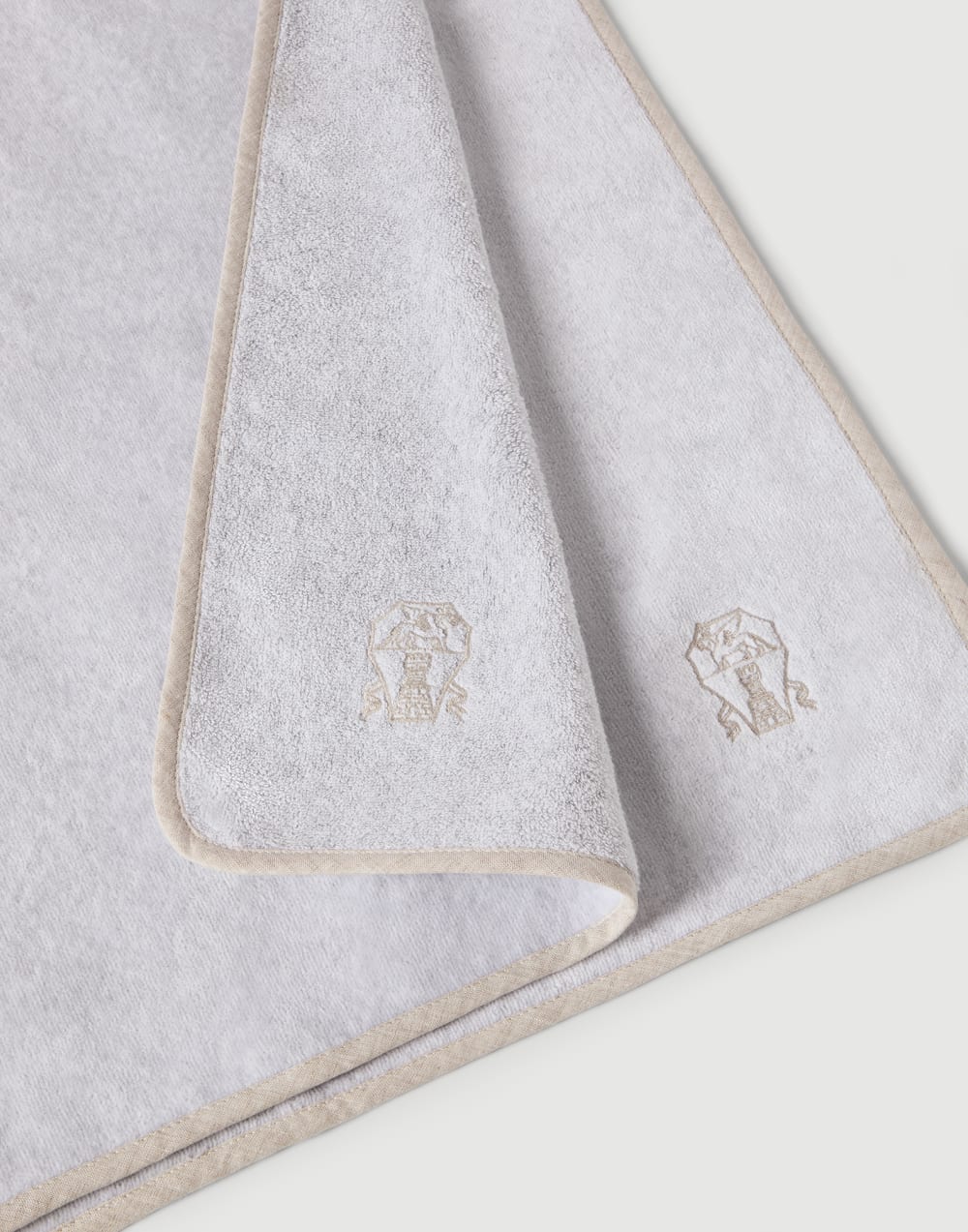 2-piece terrycloth towel set Light Grey Lifestyle - Brunello Cucinelli