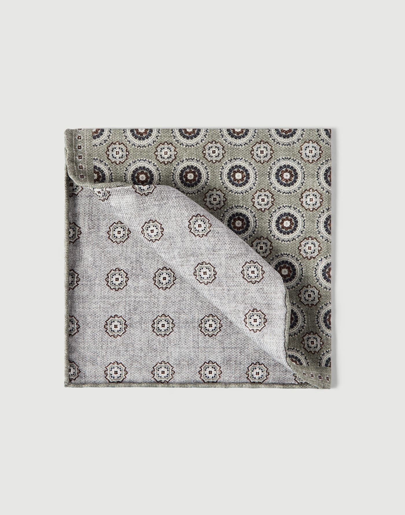 Silk pocket square with pattern Military Man - Brunello Cucinelli