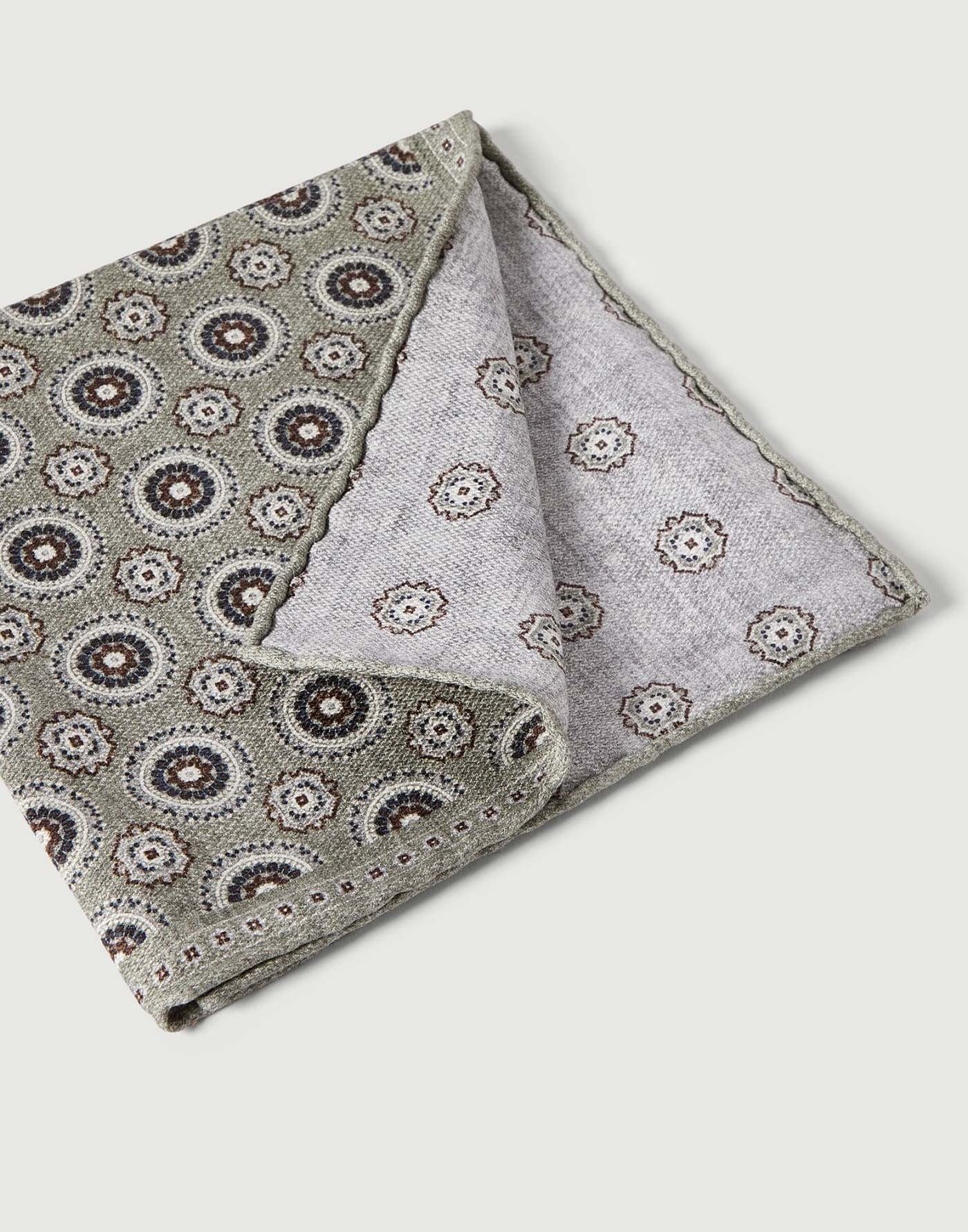 Silk pocket square with pattern Military Man - Brunello Cucinelli