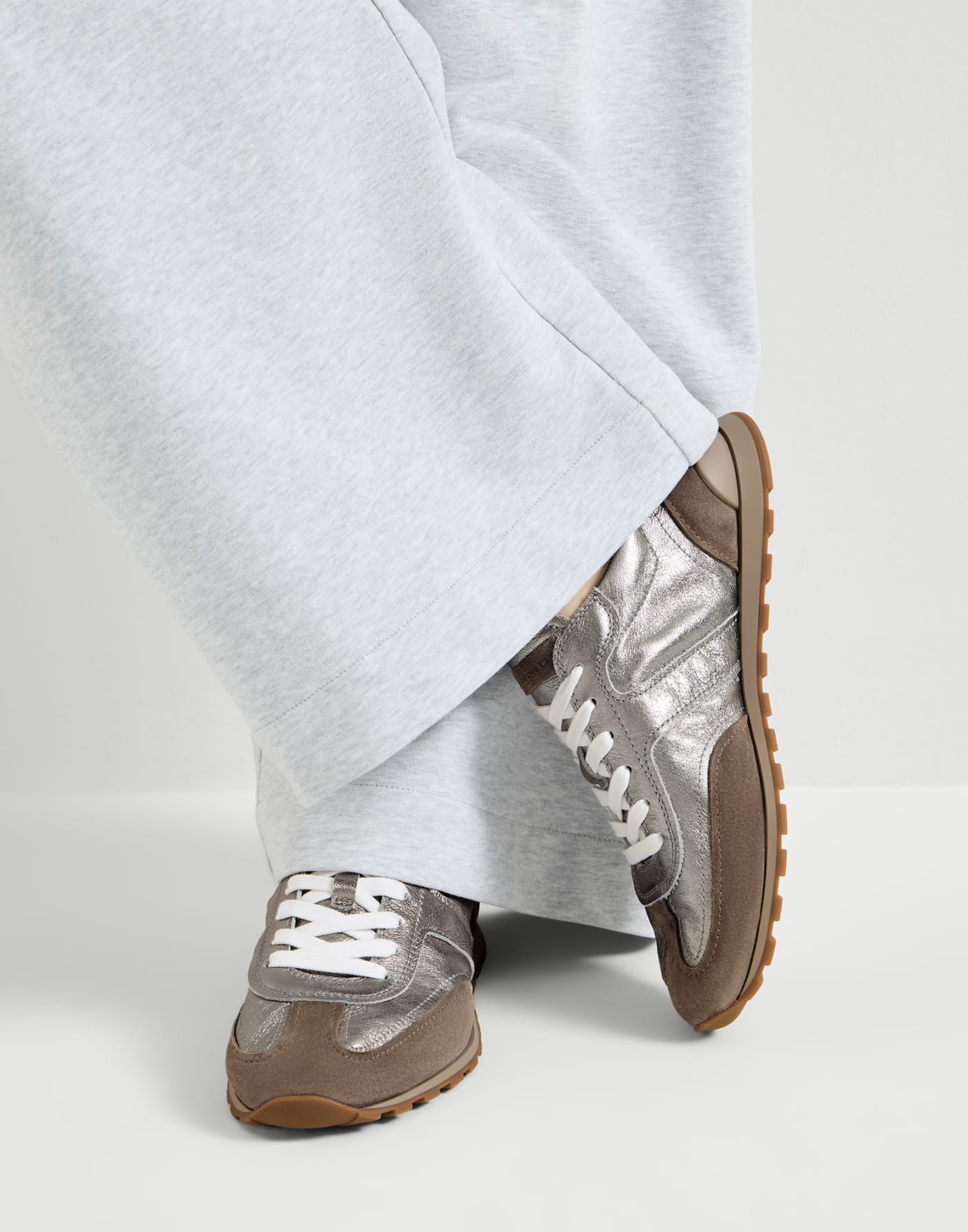 Zapatillas en piel de becerro lamé y ante Plata Mujer - Brunello Cucinelli