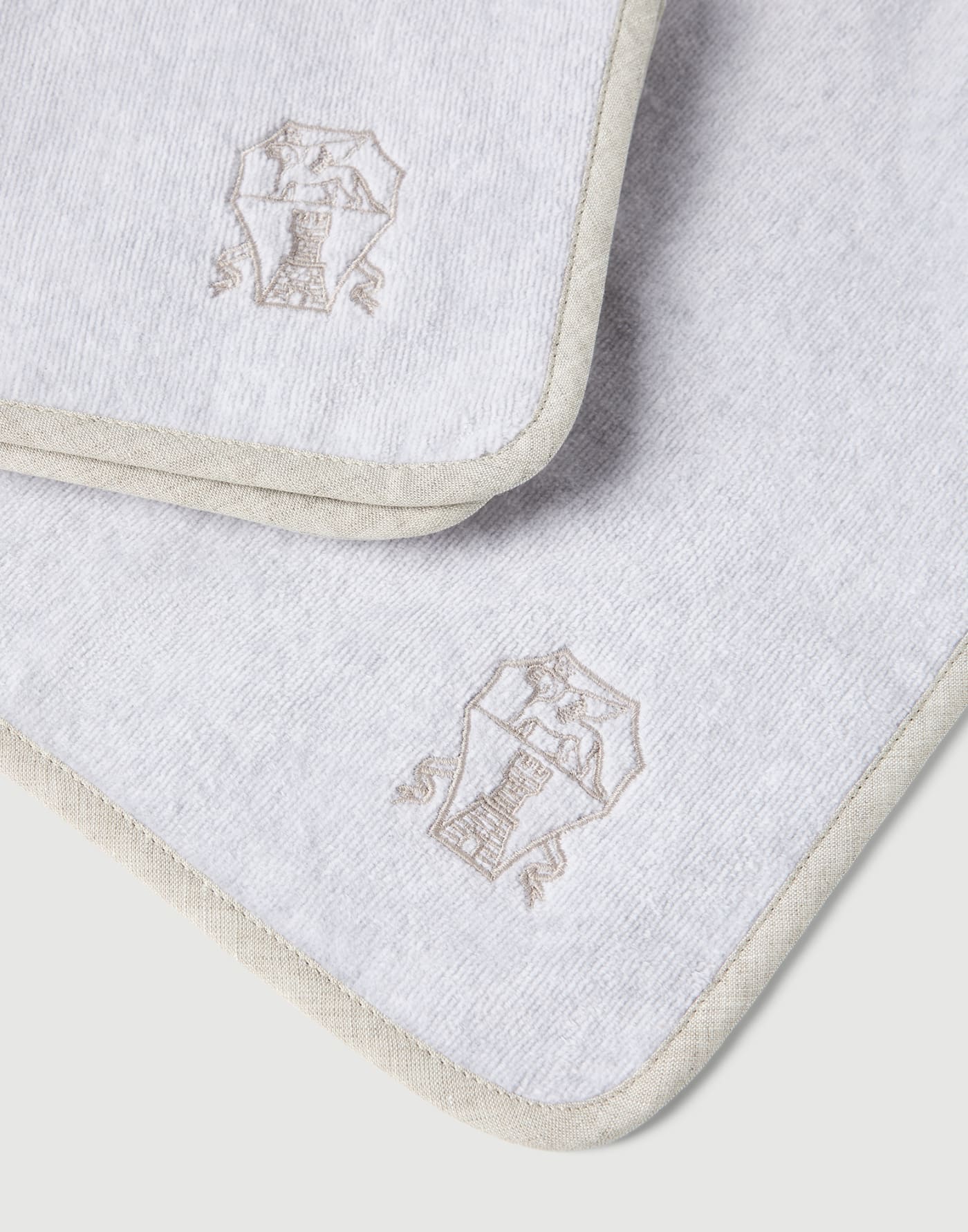 Terrycloth hand towels Light Grey Lifestyle - Brunello Cucinelli