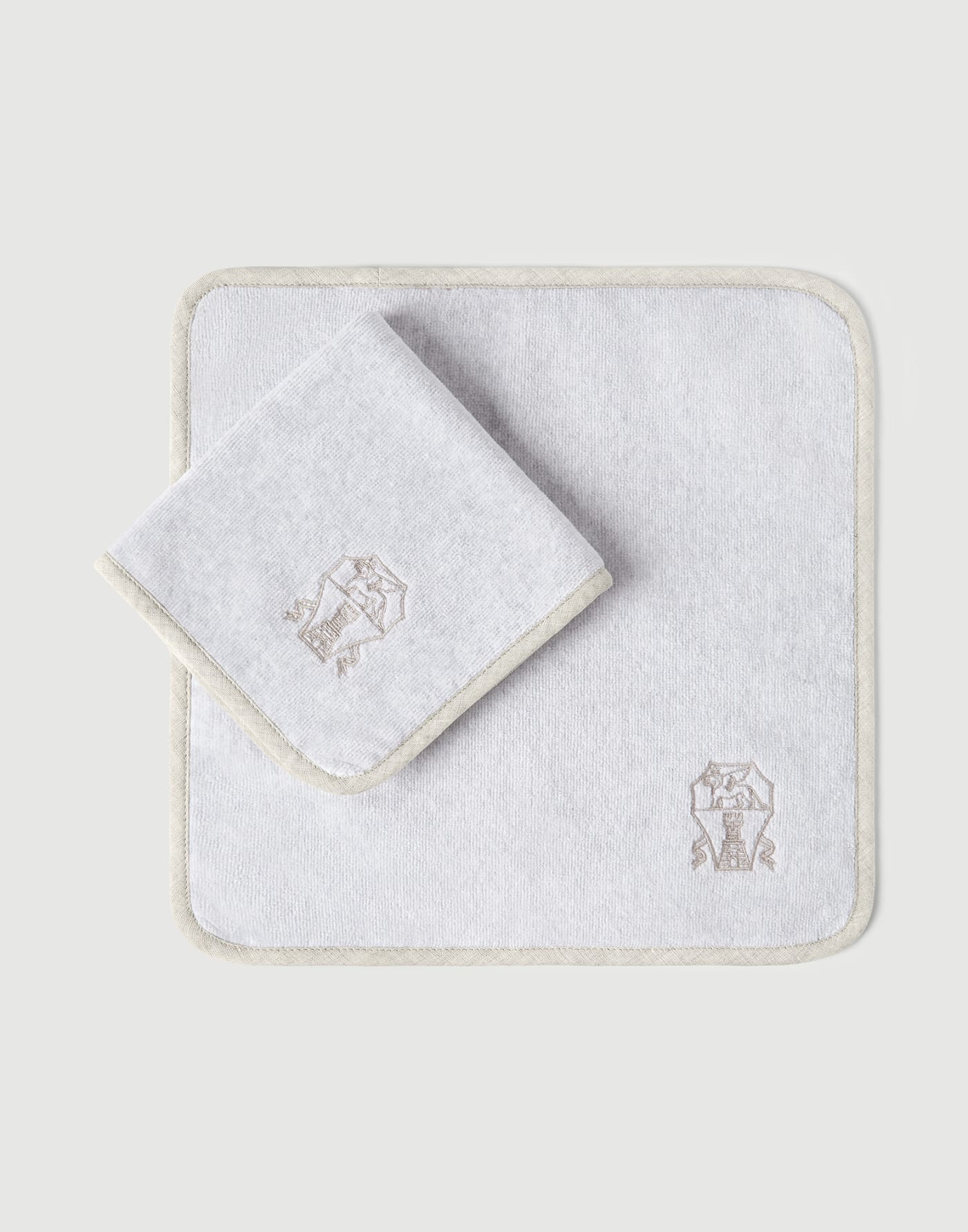 Terrycloth hand towels Light Grey Lifestyle - Brunello Cucinelli