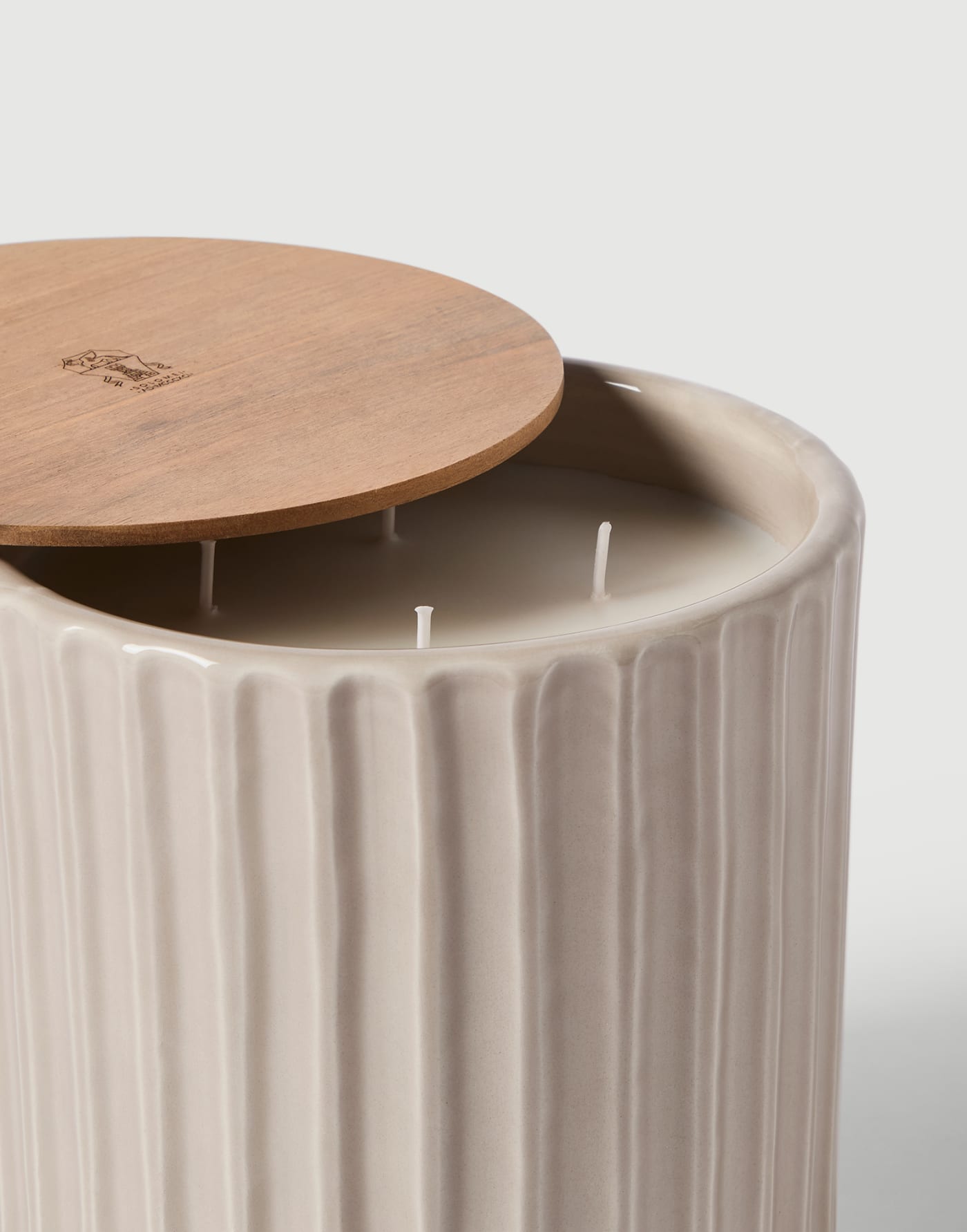 Large candle with walnut wood lid Beige Lifestyle - Brunello Cucinelli