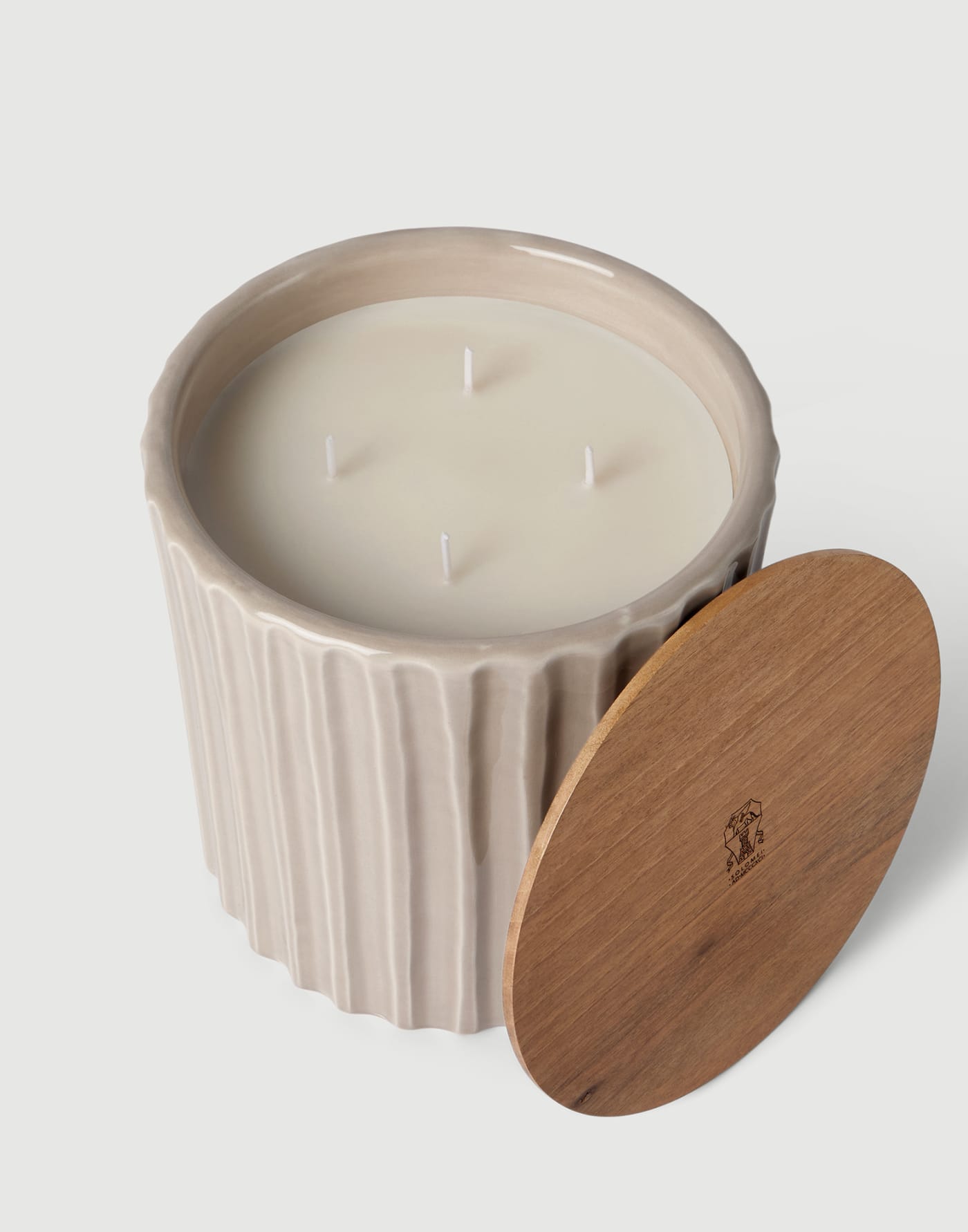 Large candle with walnut wood lid Beige Lifestyle - Brunello Cucinelli