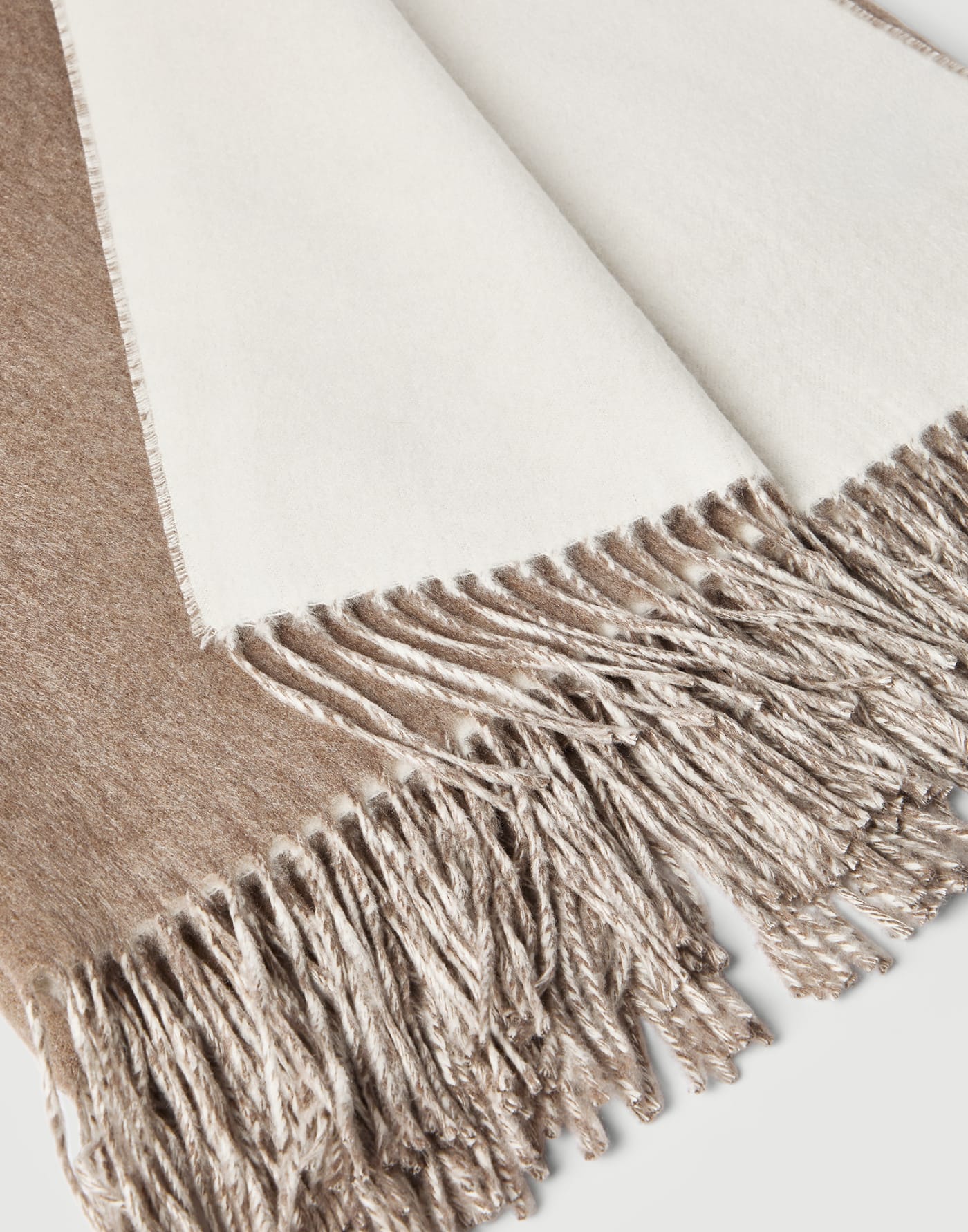 Plaid in seta double Bianco / Beige Lifestyle - Brunello Cucinelli