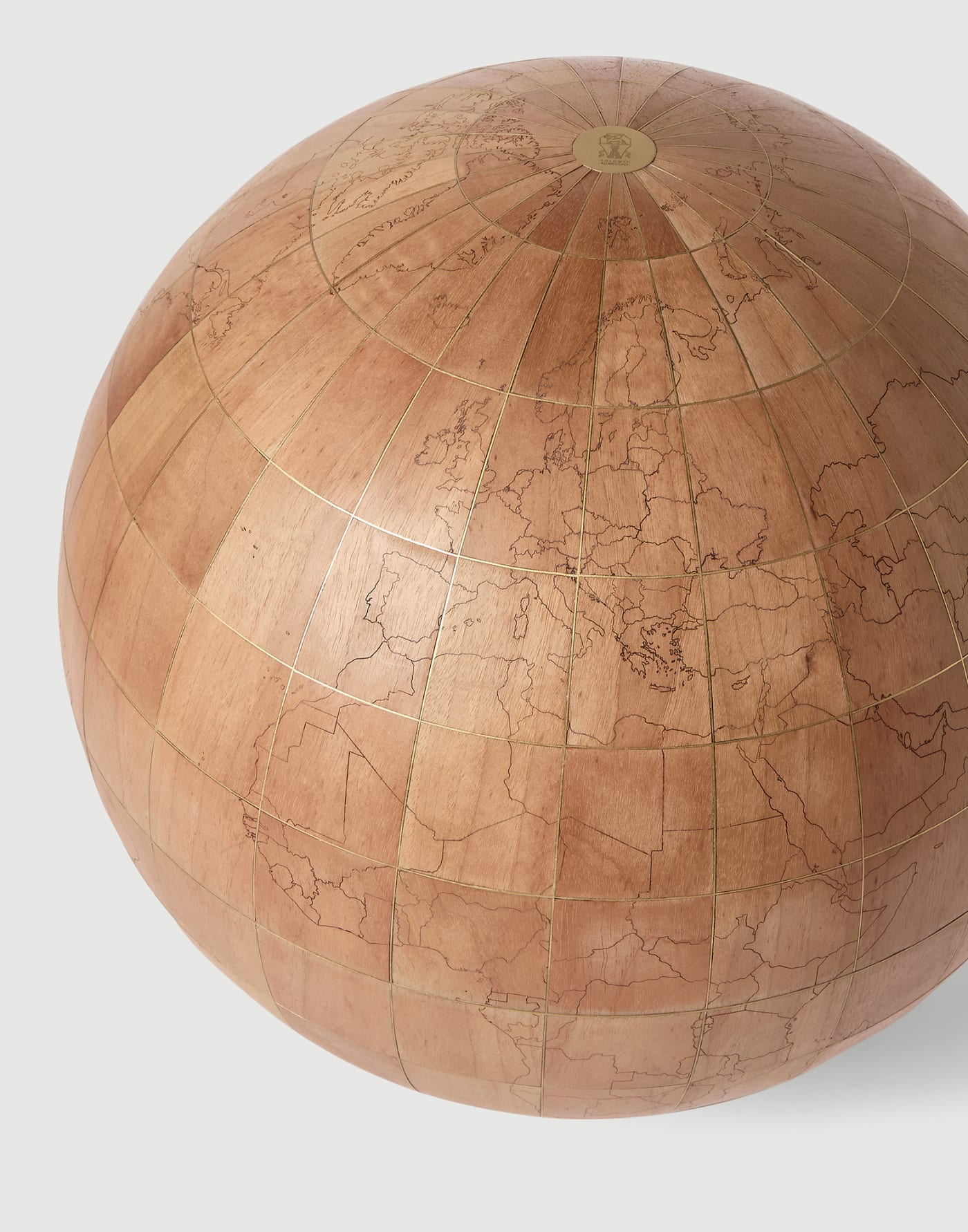Mappamondo in noce, ottone e pietra Nocciola Lifestyle - Brunello Cucinelli