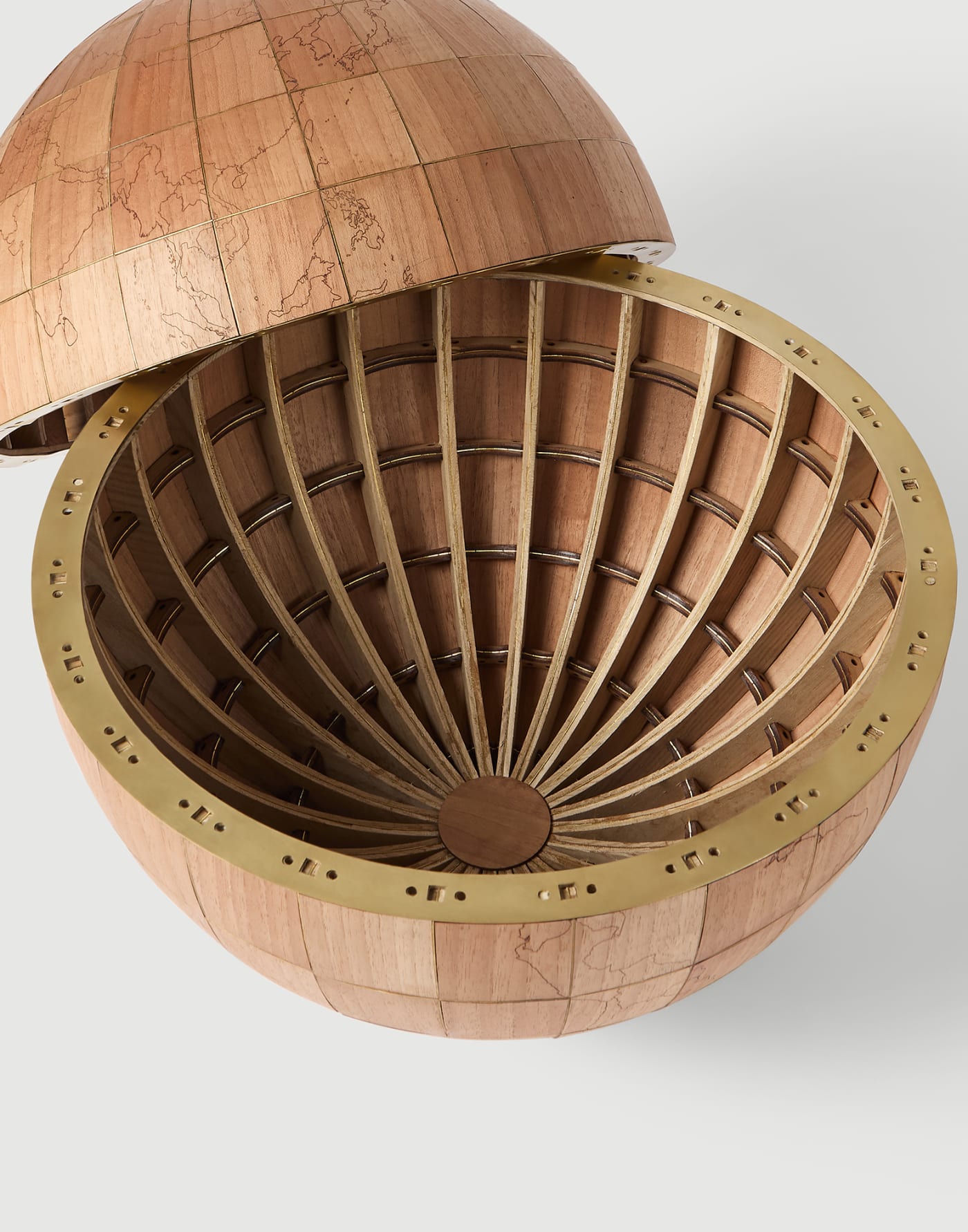 Walnut wood, brass and sandstone globe Hazelnut Lifestyle - Brunello Cucinelli