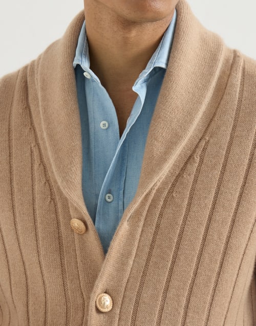 BRUNELLO CUCINELLI ベージュ Vネックカーディガン Cashmere ribbed cardigan for Man in Camel | Brunello Cucinelli