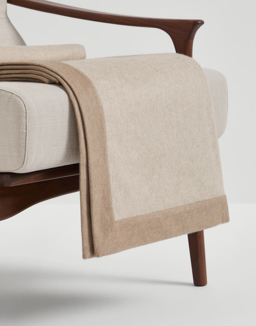 Cashmere throw with contrasting border Beige Lifestyle - Brunello Cucinelli