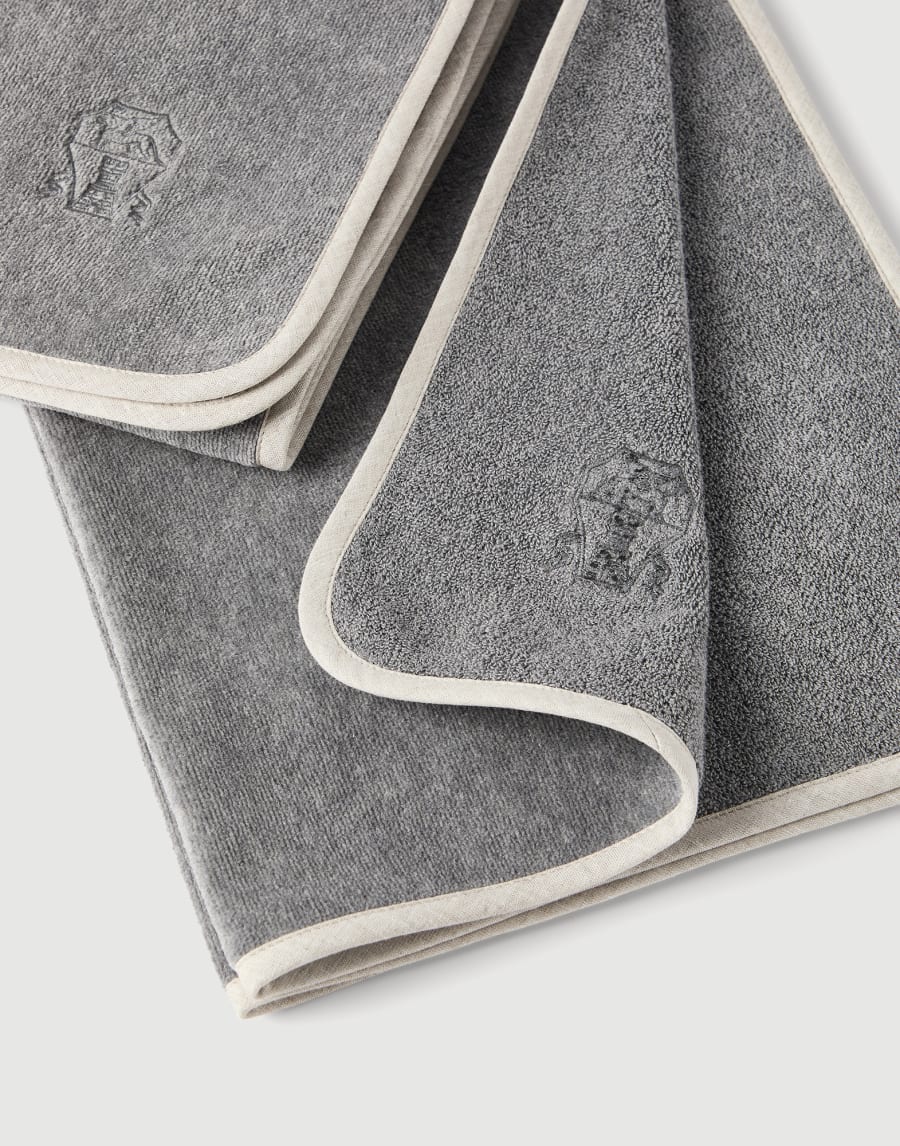 2-piece terrycloth towel set Medium Grey Lifestyle - Brunello Cucinelli