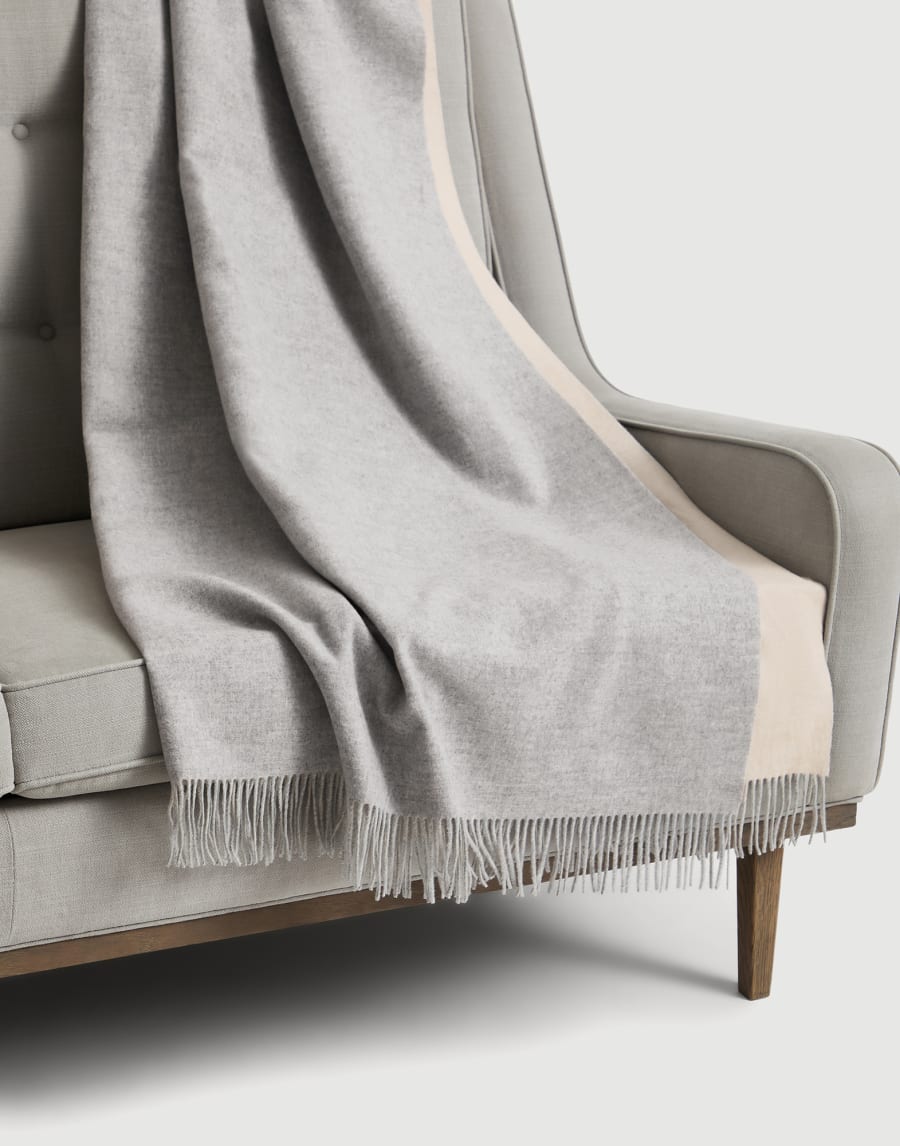 Cashmere double cloth lightweight throw Grey Lifestyle - Brunello Cucinelli