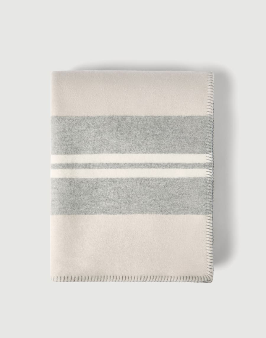 Cashmere double cloth throw Beige Lifestyle - Brunello Cucinelli