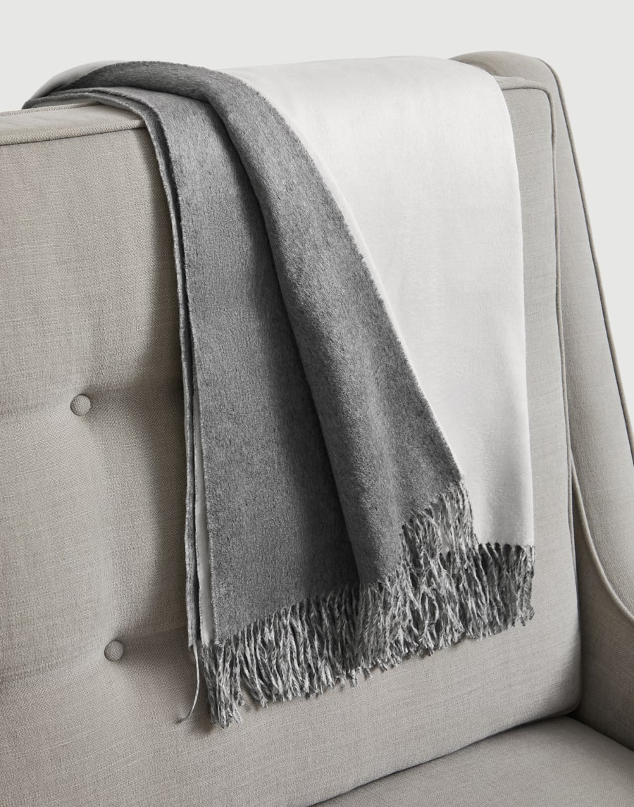 Silk double cloth throw Light Grey Lifestyle - Brunello Cucinelli