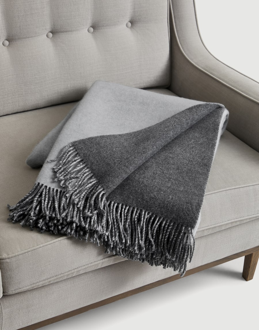 Cashmere double cloth throw Medium Grey Lifestyle - Brunello Cucinelli