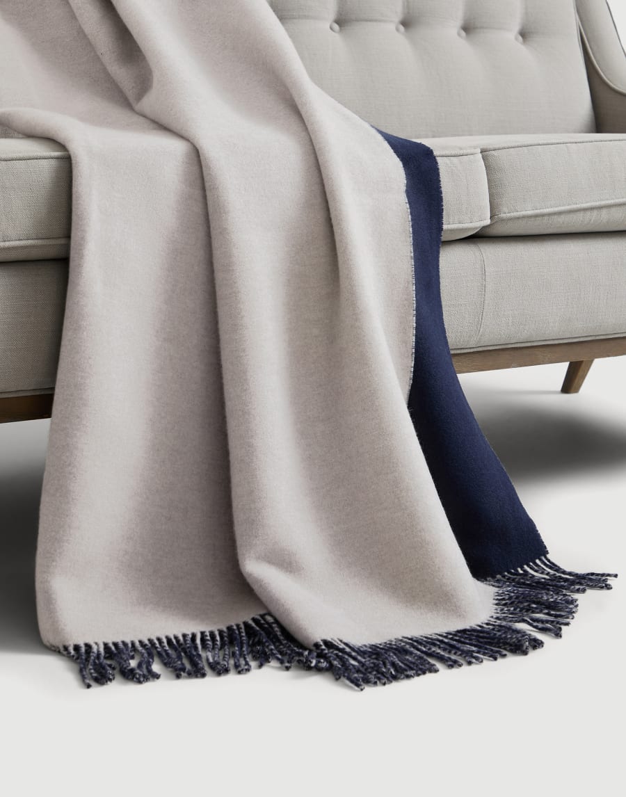 Cashmere double cloth throw Buff Lifestyle - Brunello Cucinelli