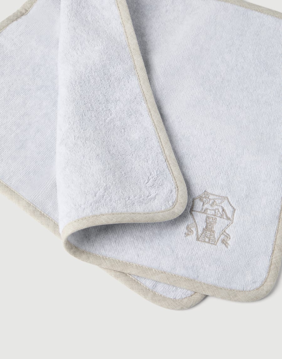 Terrycloth hand towels Light Grey Lifestyle - Brunello Cucinelli