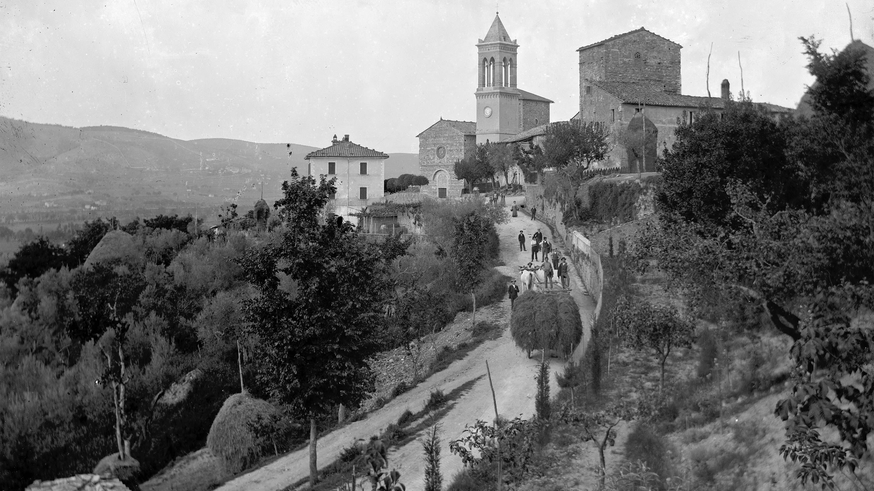 Veduta di Solomeo dalla strada principale d'ingresso al borgo, 1913