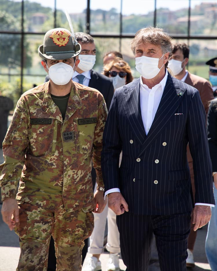 Brunello Cucinelli insieme al Generale Figliulo