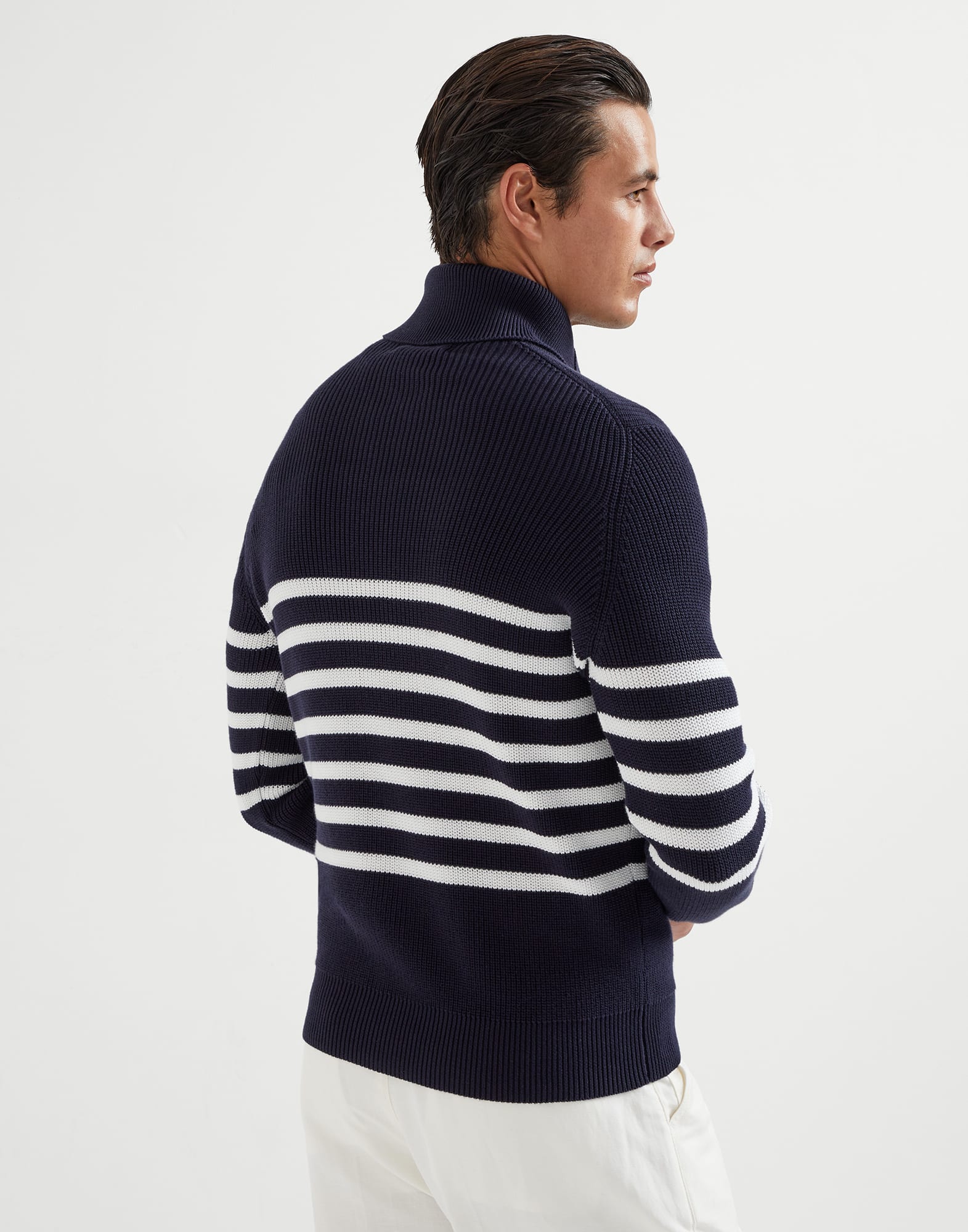 Rollkragen mit Reißverschluss - Rückansicht - Vollbildmodus