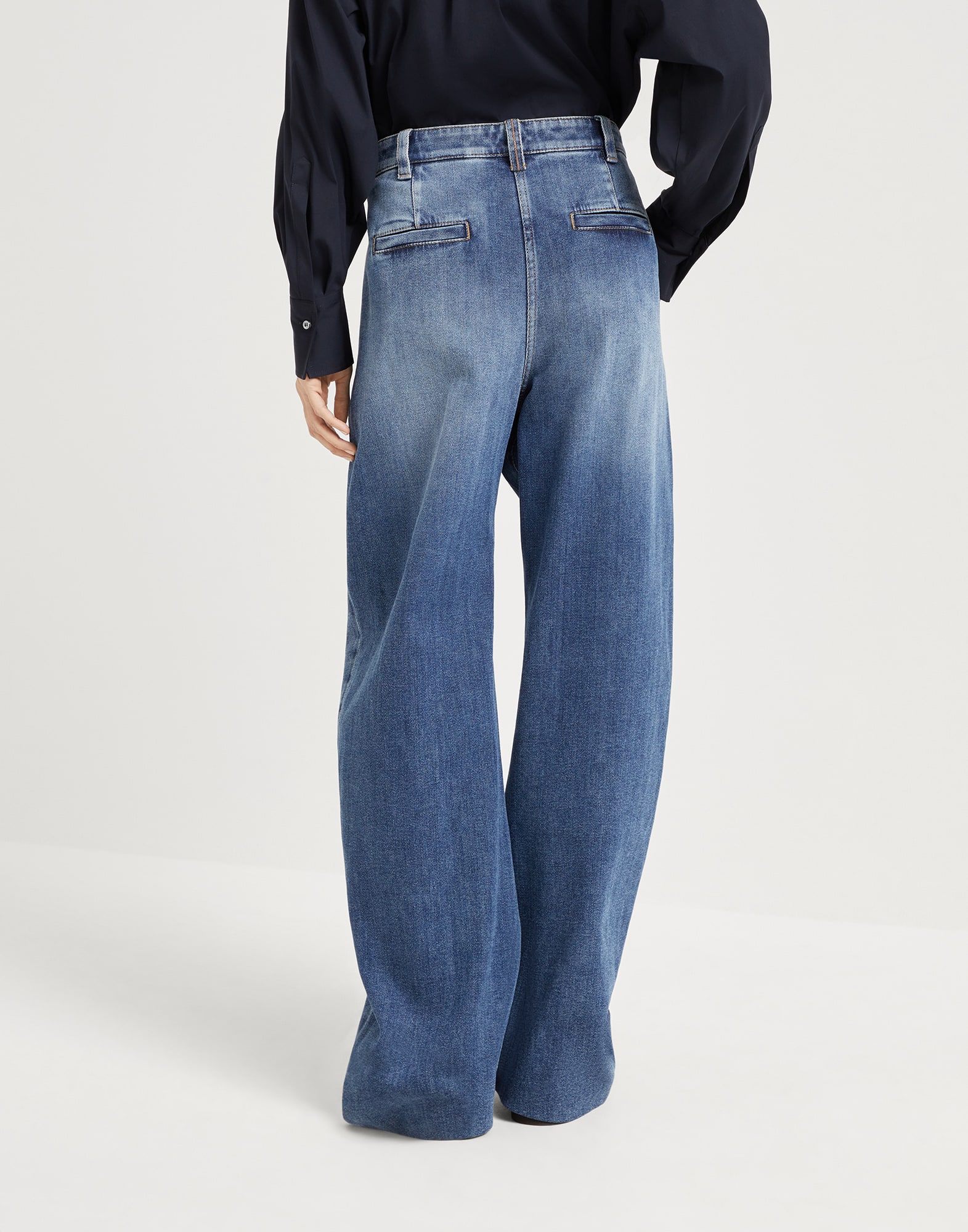 Wide - Back view - View Full Screen