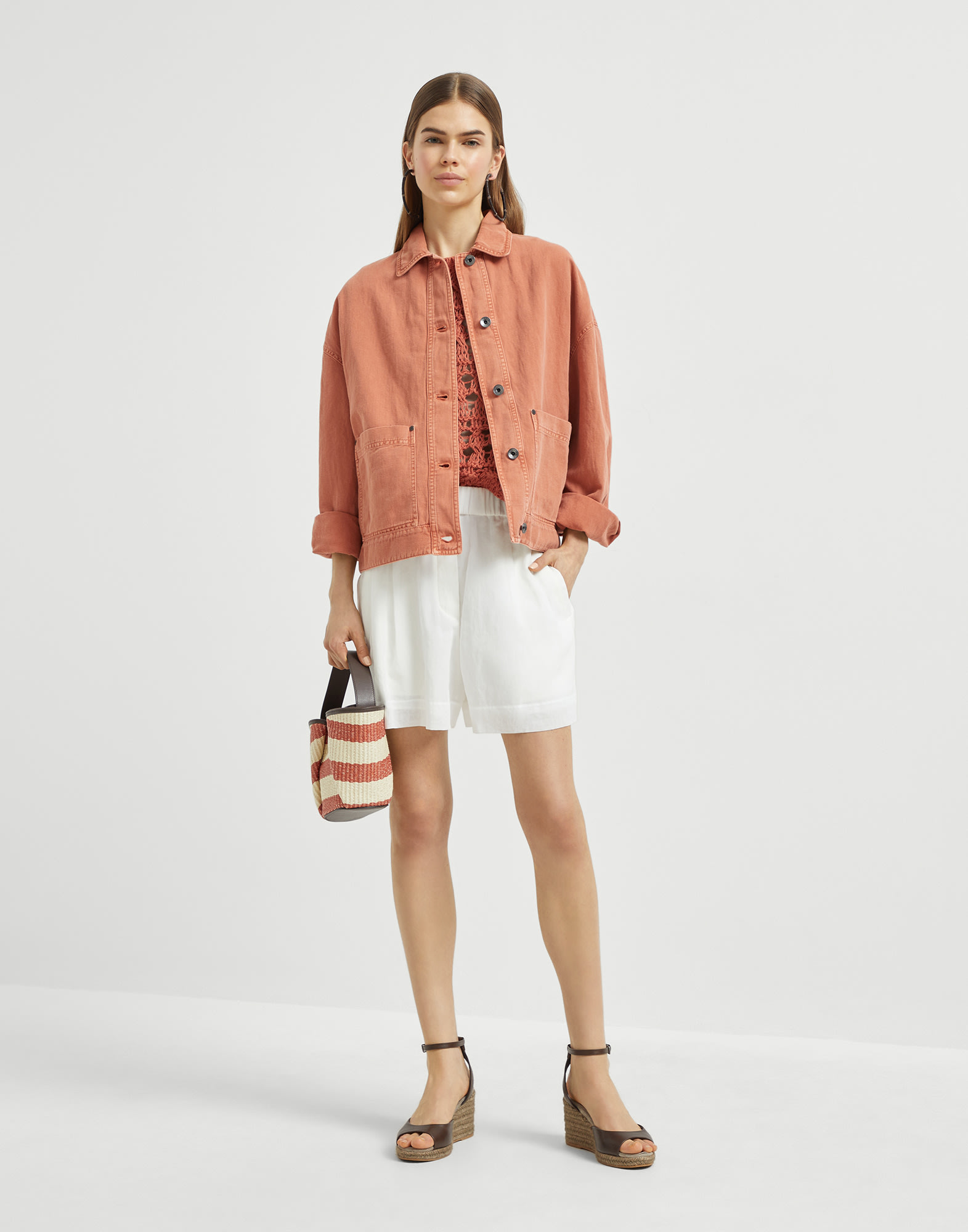 Круглый вырез - Вид полного образа - Посмотреть во весь экран