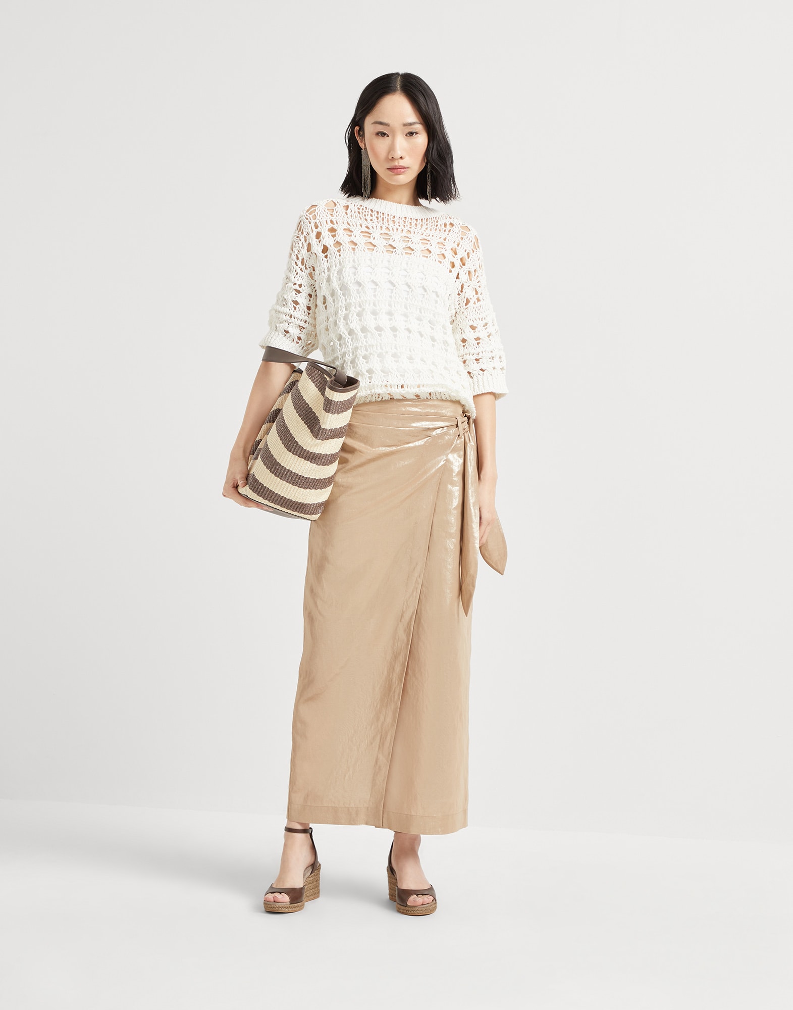 Круглый вырез - Вид полного образа - Посмотреть во весь экран