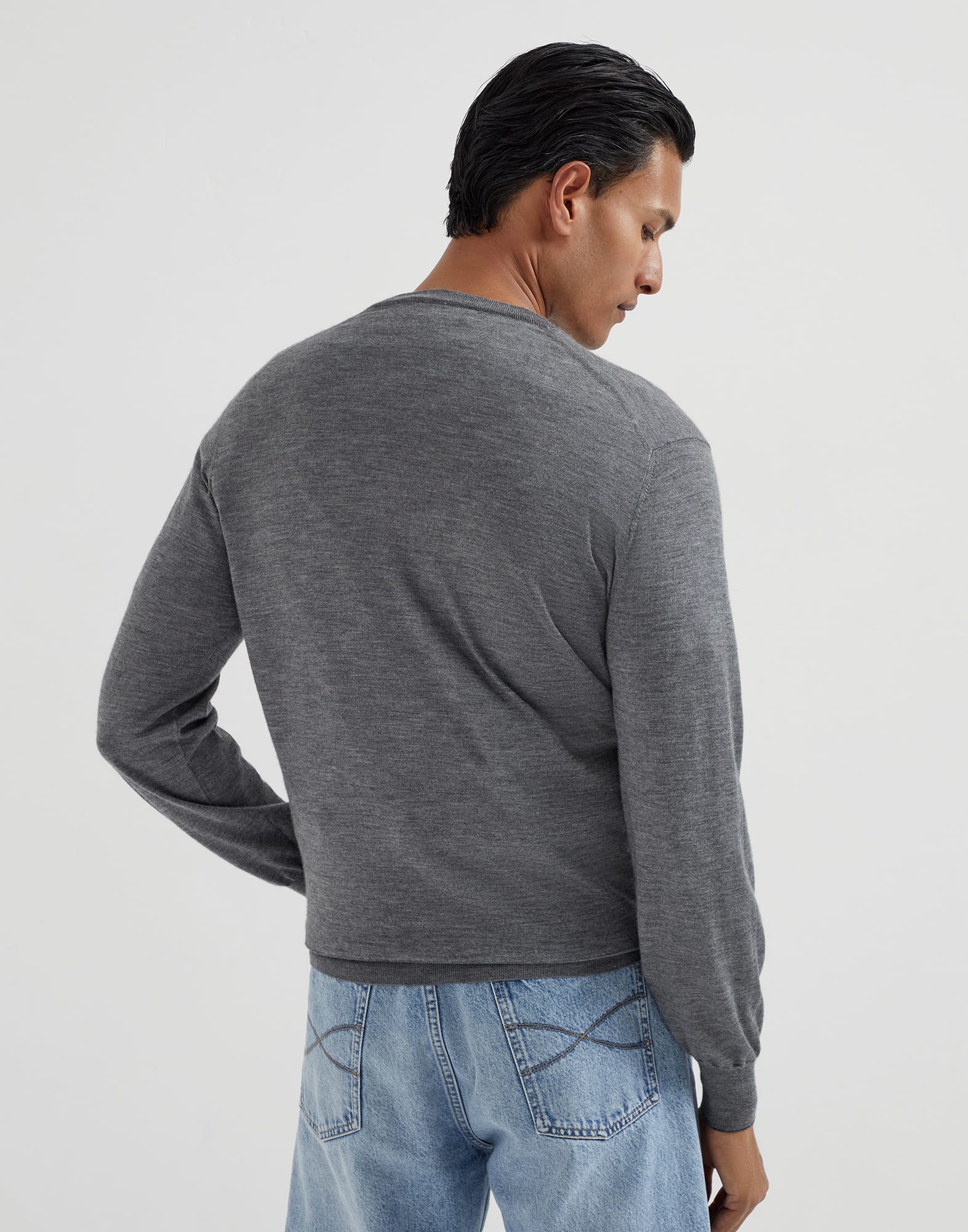 V-neck - Back view - View Full Screen