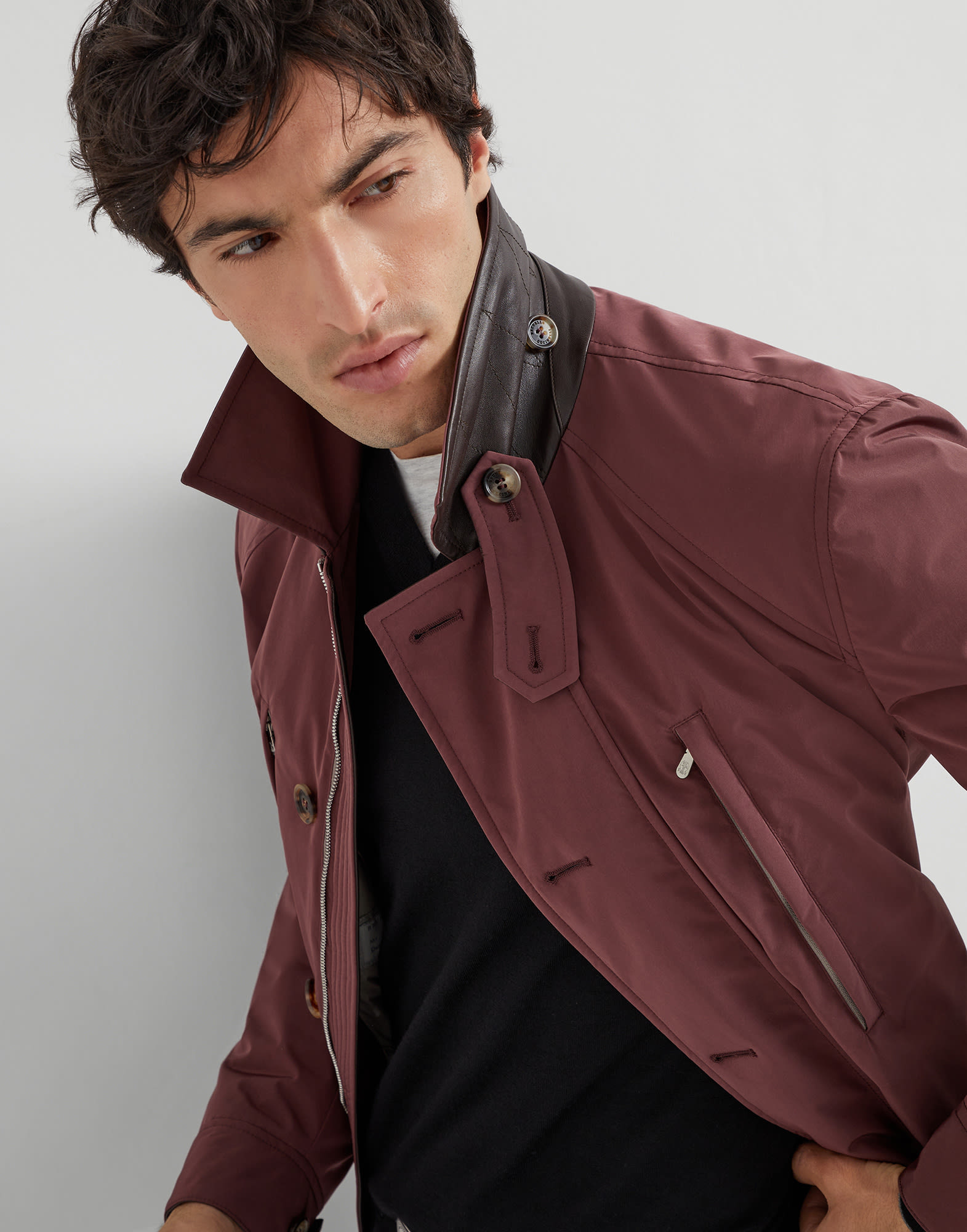 V-neck - Editorial view - View Full Screen