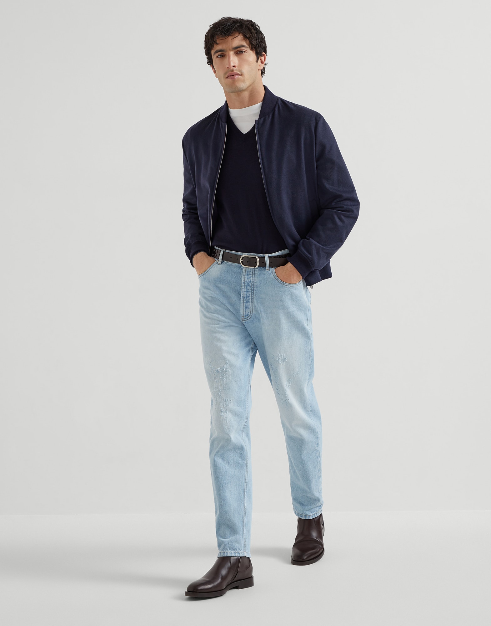 V-neck - Full look - View Full Screen