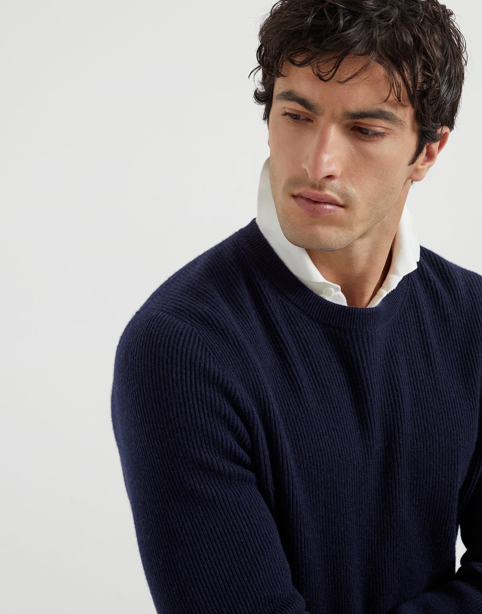 Rundhalsausschnitt - Detailansicht - Vollbildmodus