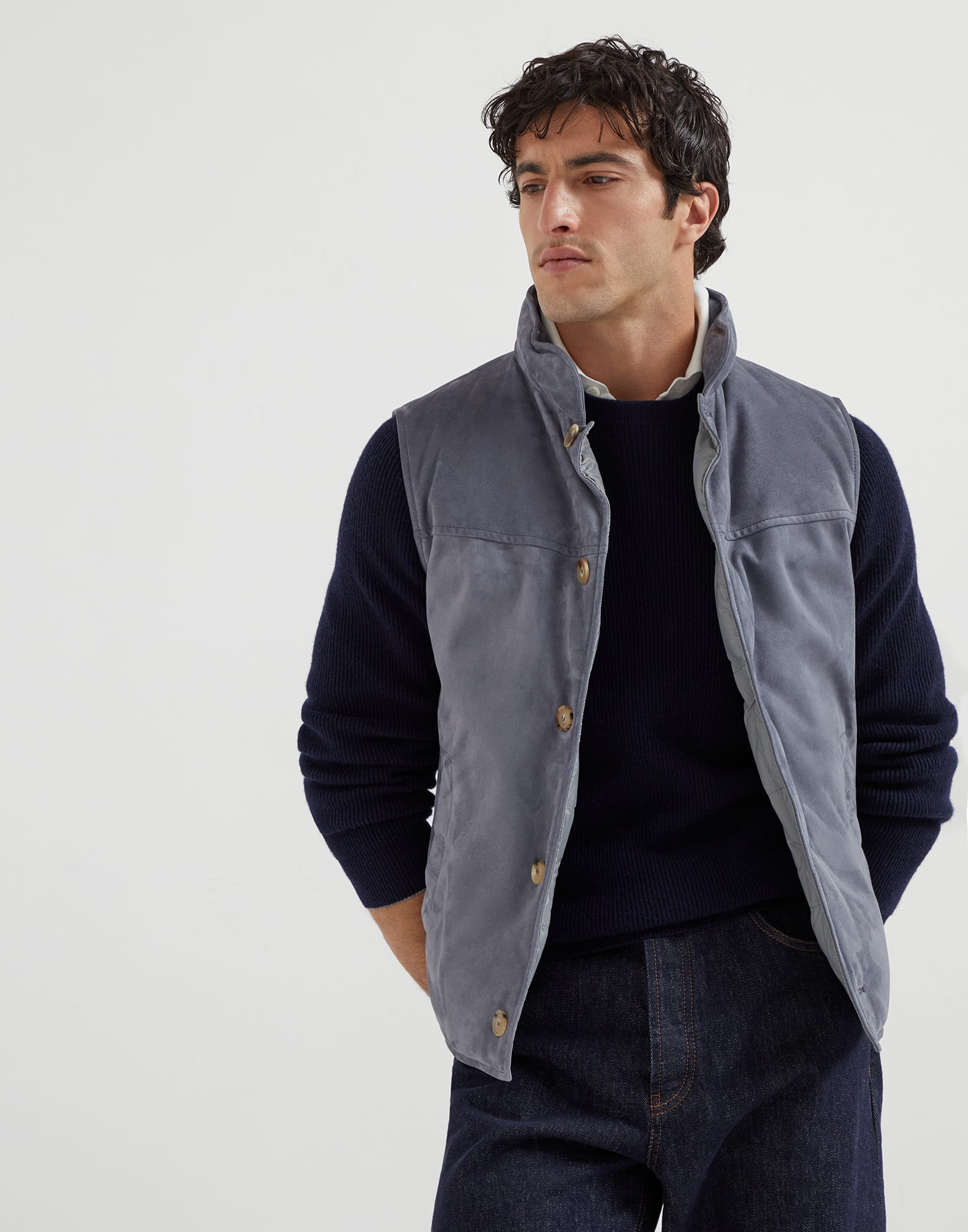 Rundhalsausschnitt - Editorial-Ansicht - Vollbildmodus