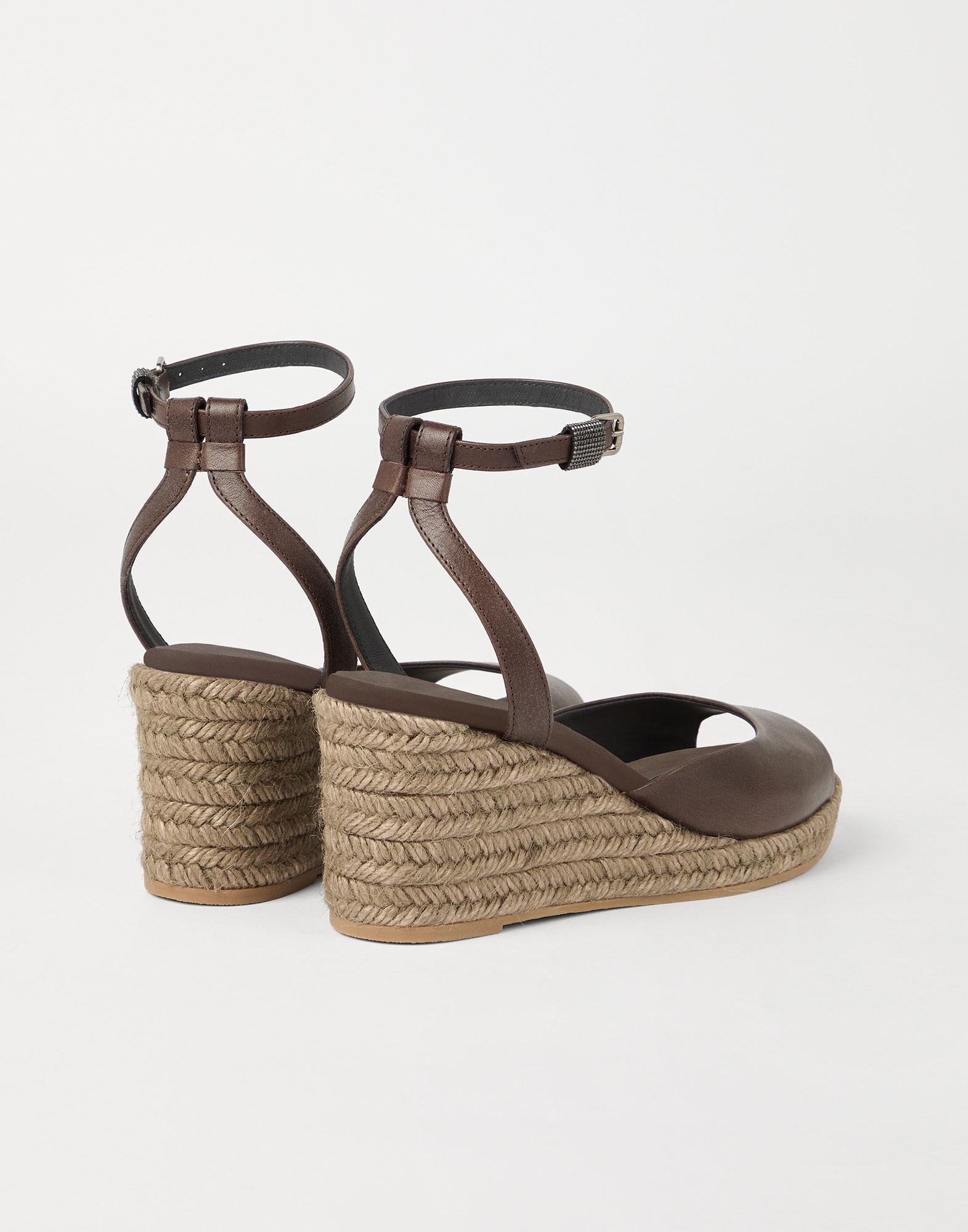 На высоком каблуке - Вид сзади - Посмотреть во весь экран