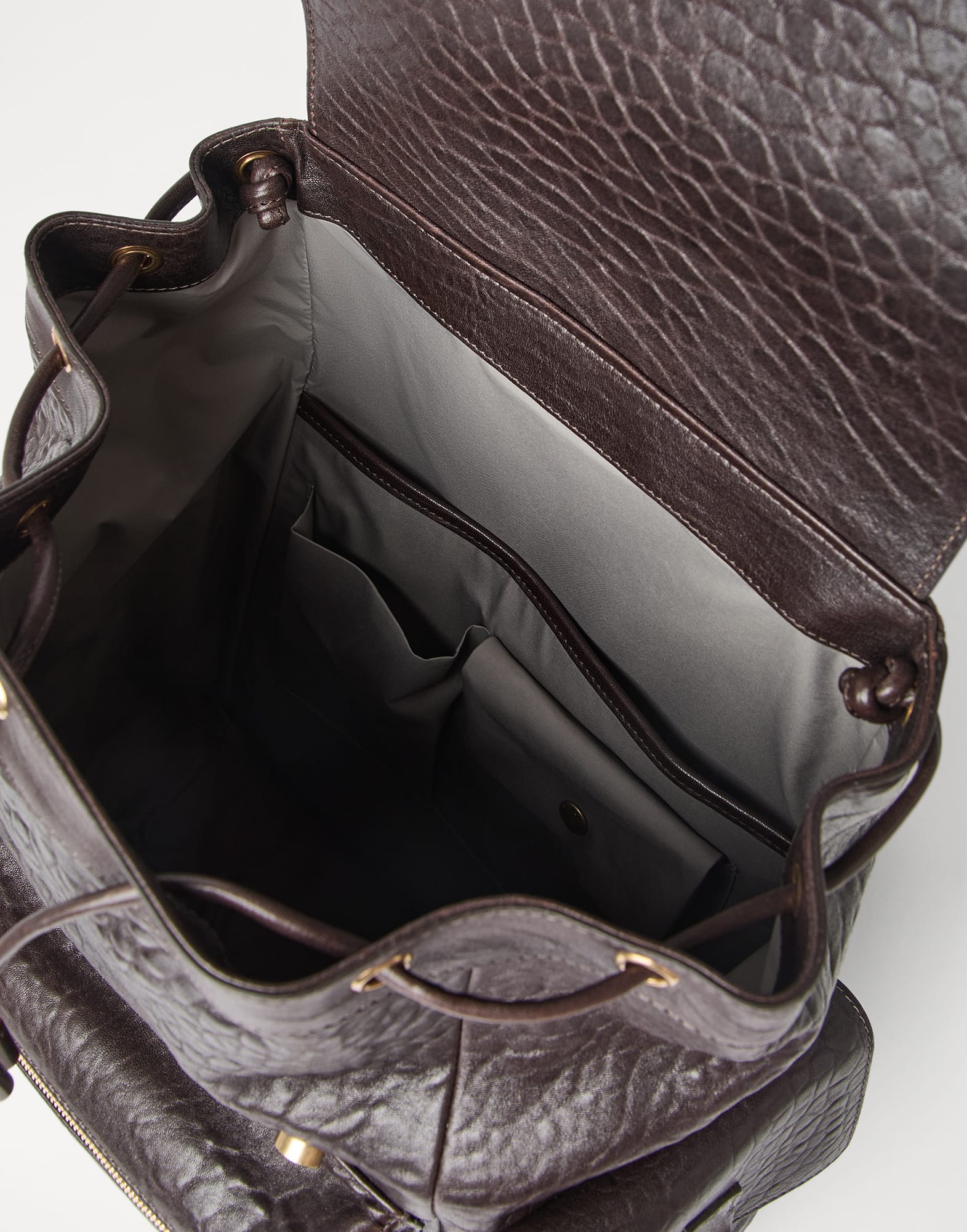 백팩 - 전체 룩 보기 - 전체 화면으로 보기