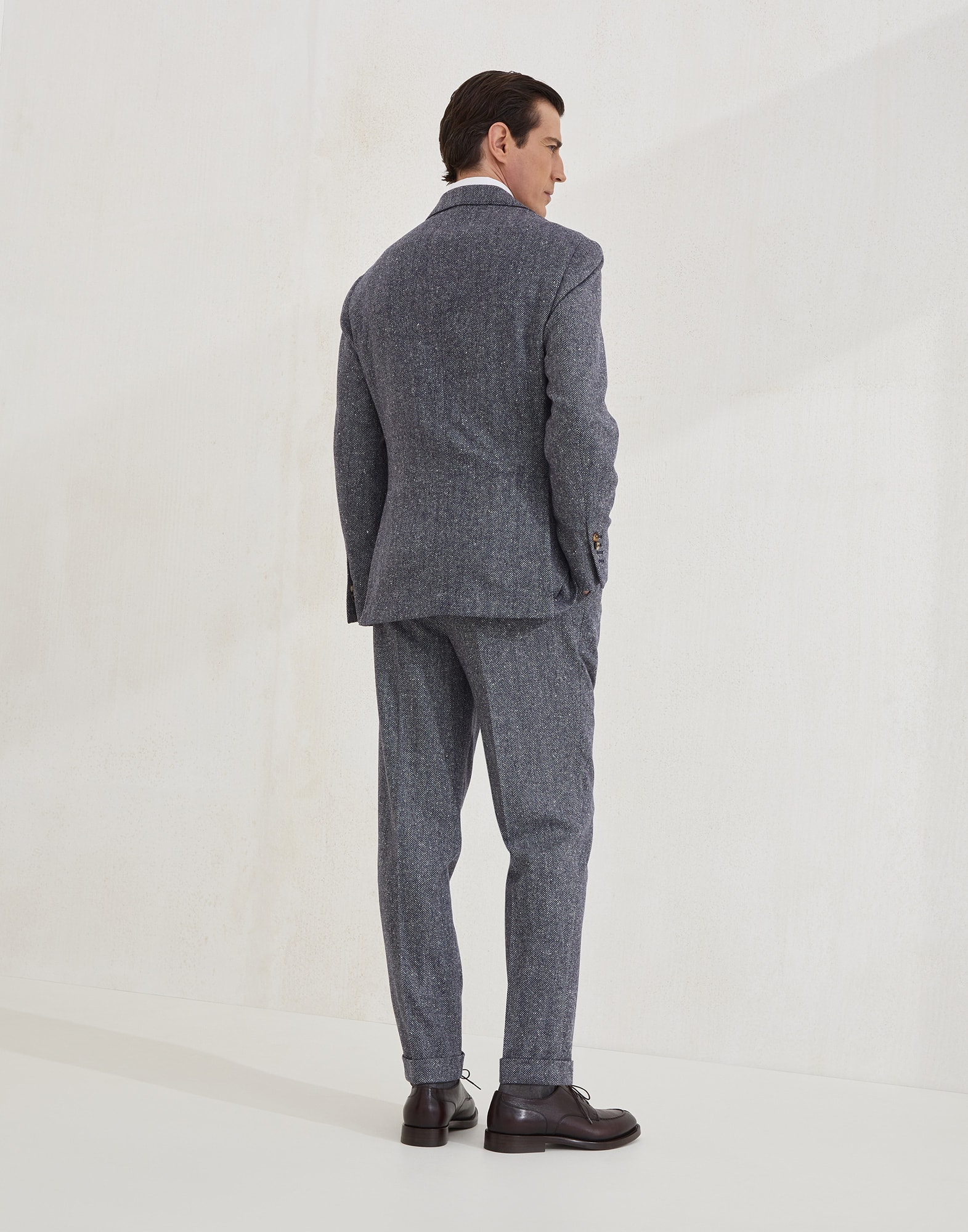 西装套装 - 背面视角 - 正面观看 - 全屏观看