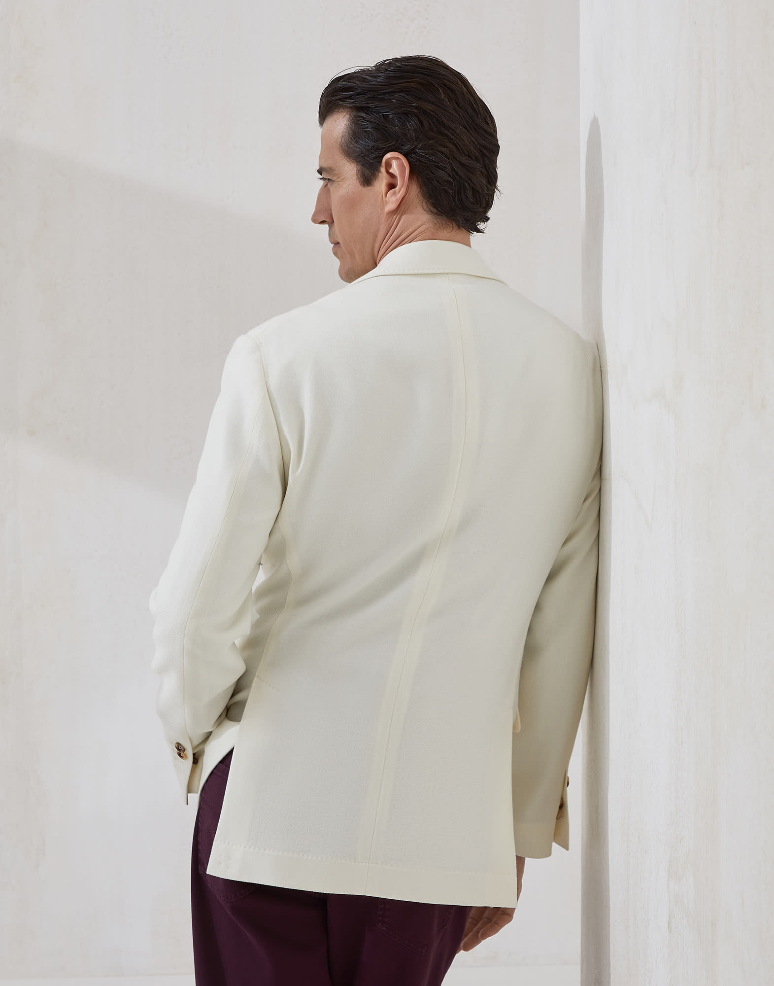Однобортный пиджак - Вид сзади - Посмотреть во весь экран