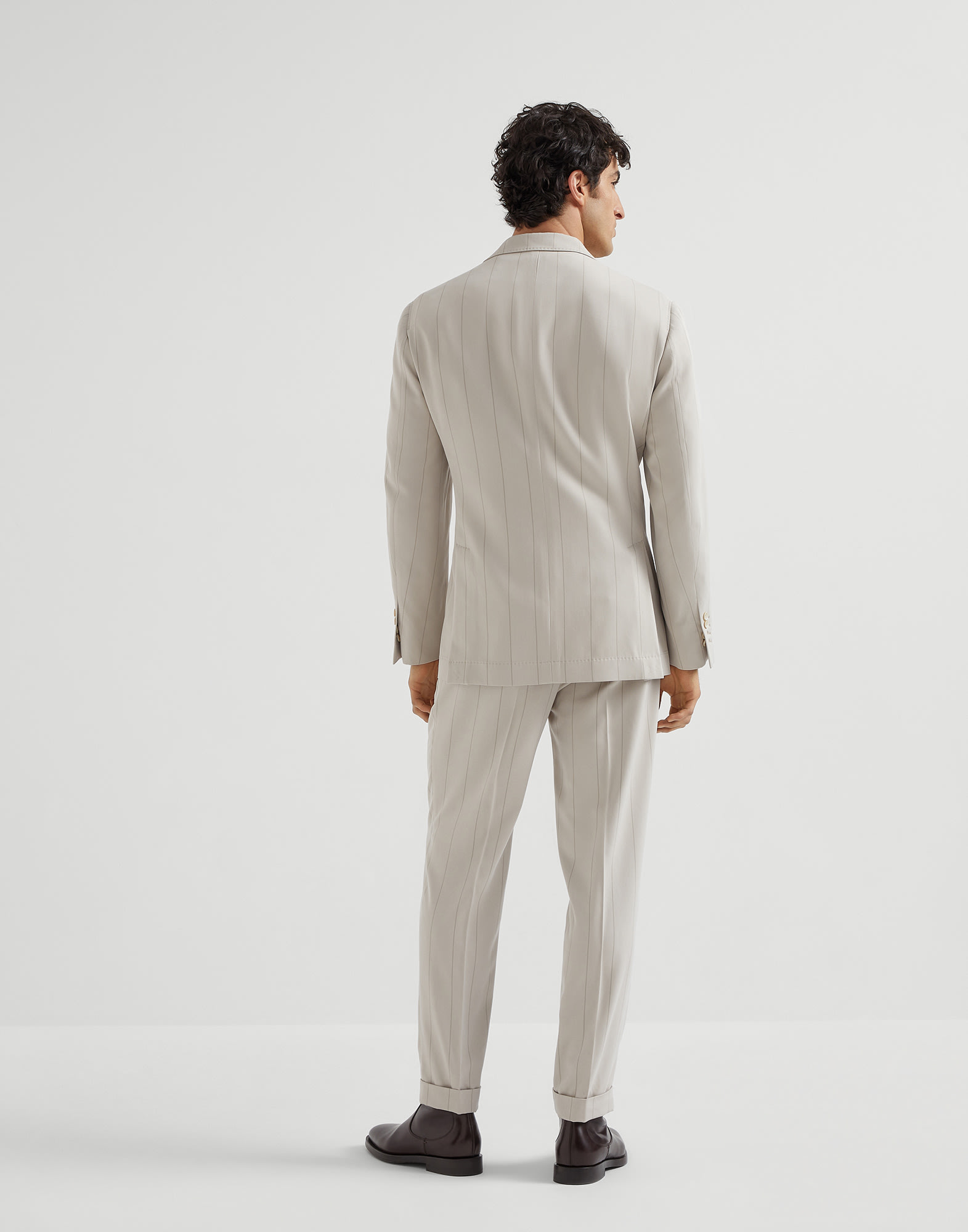 西装套装 - 背面视角 - 正面观看 - 全屏观看