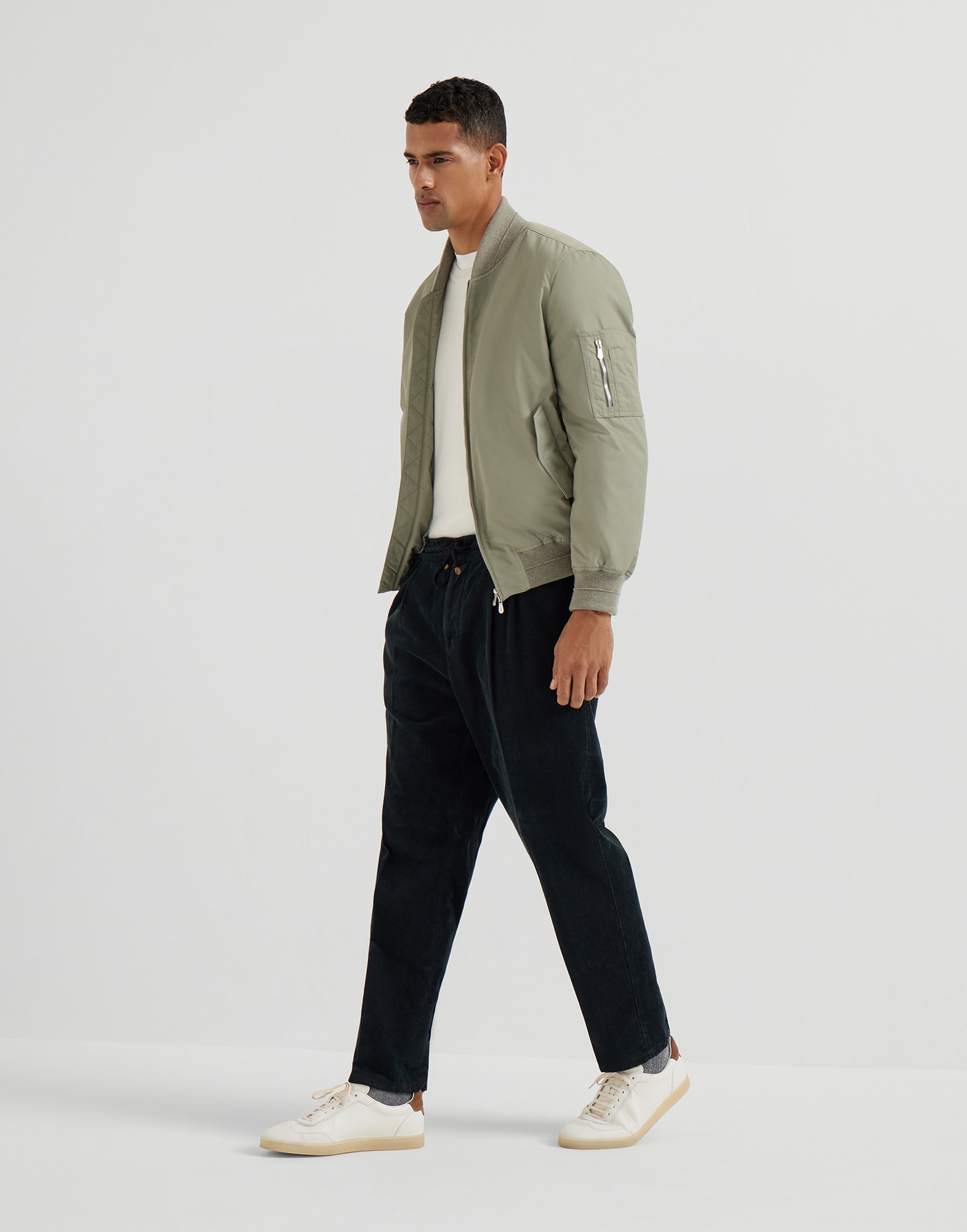 Pleated - Full look - View Full Screen