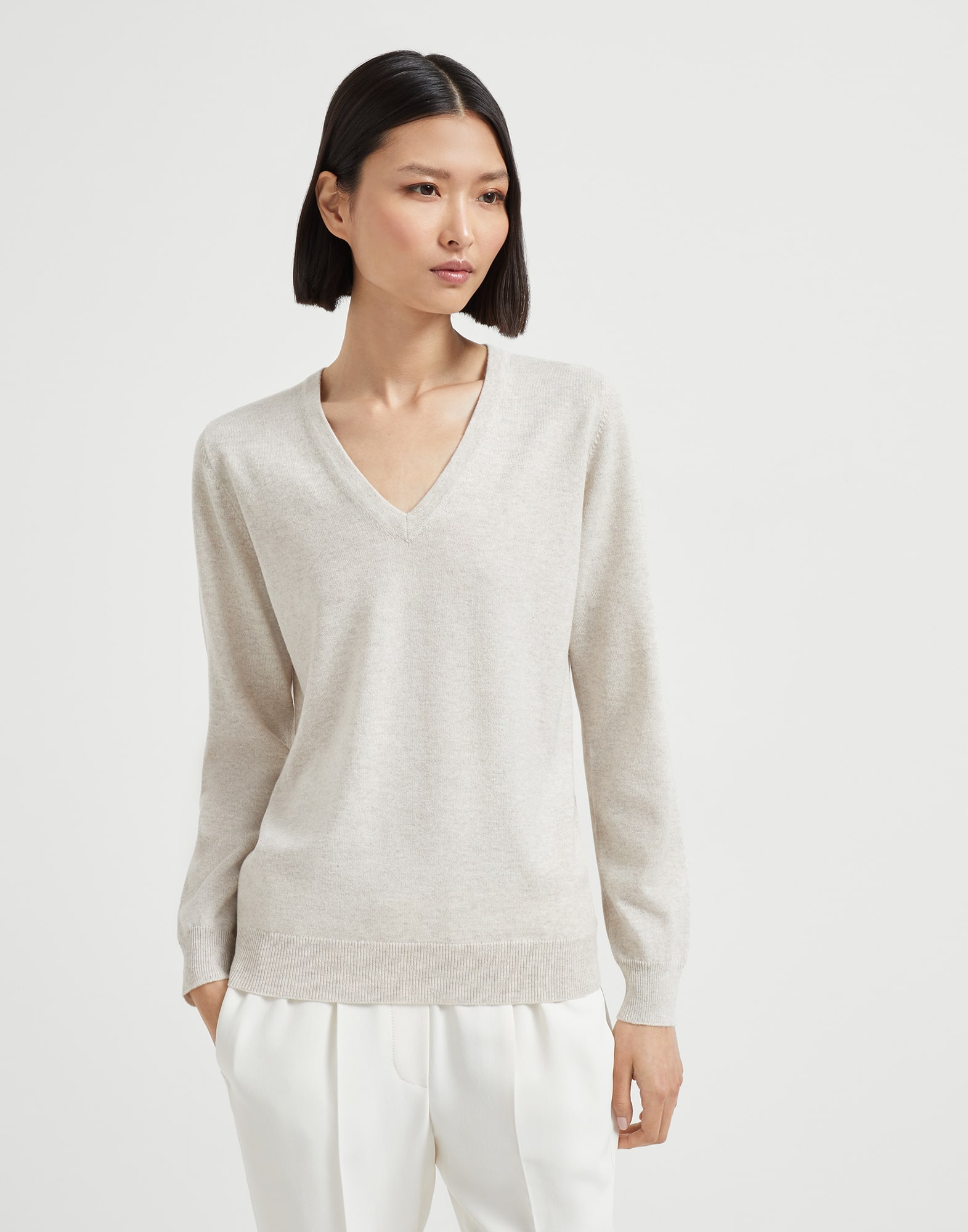 V-neck - Front view - View Full Screen