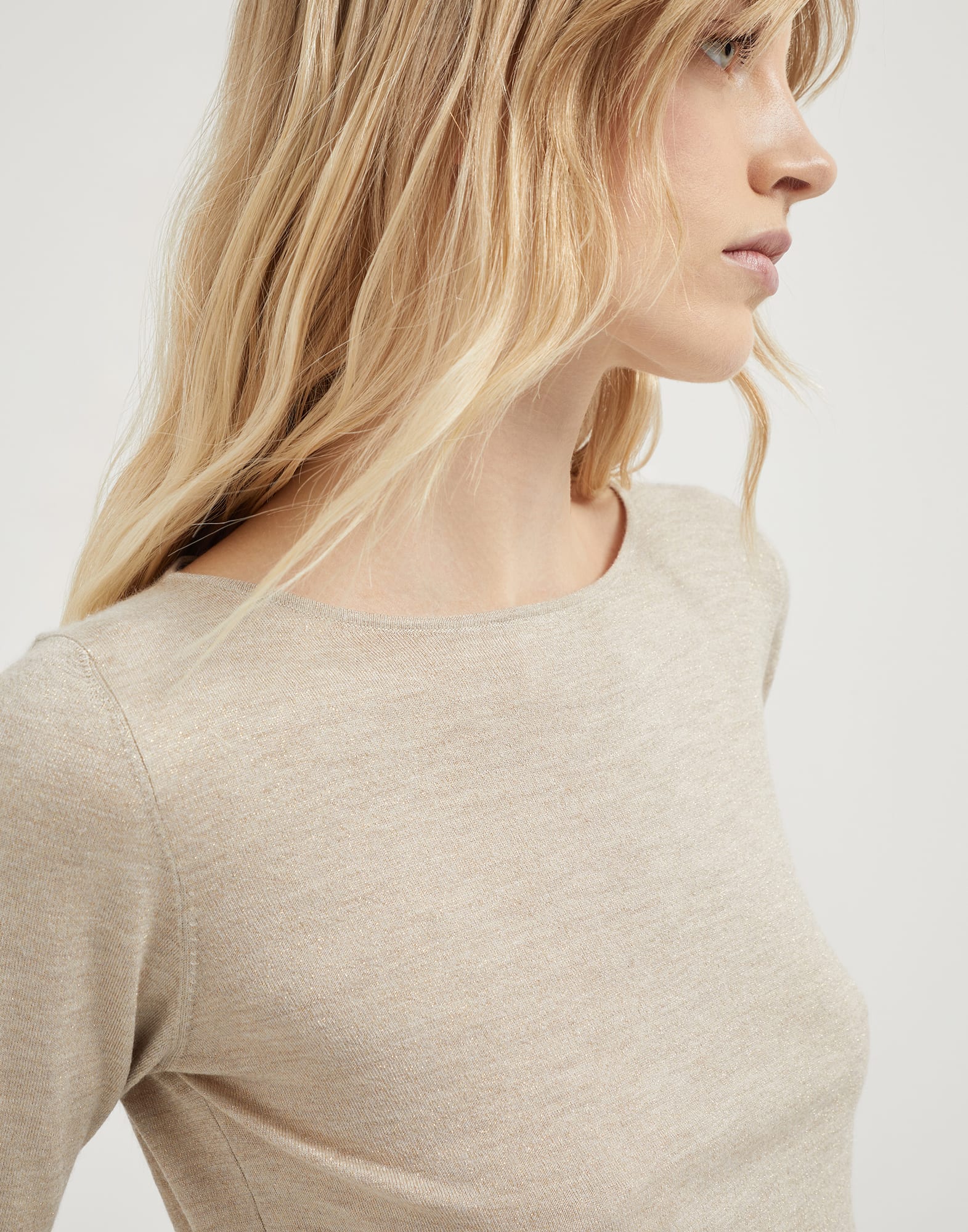 Широкий вырез - Детальный вид - Посмотреть во весь экран