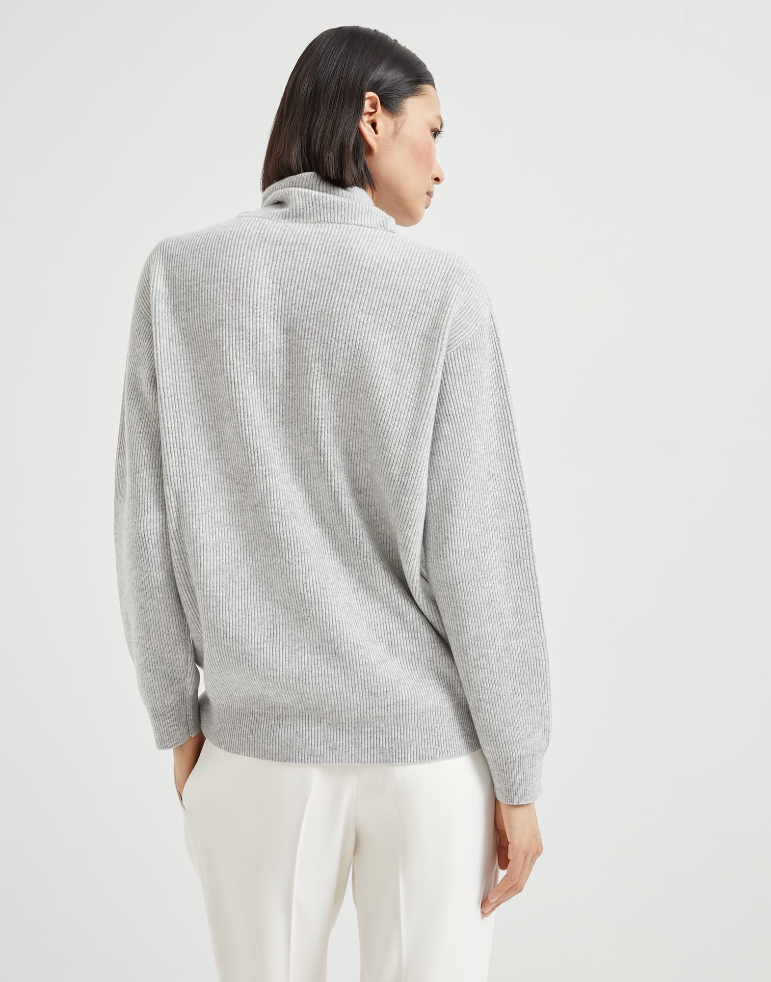 Высокий воротник - Вид сзади - Посмотреть во весь экран