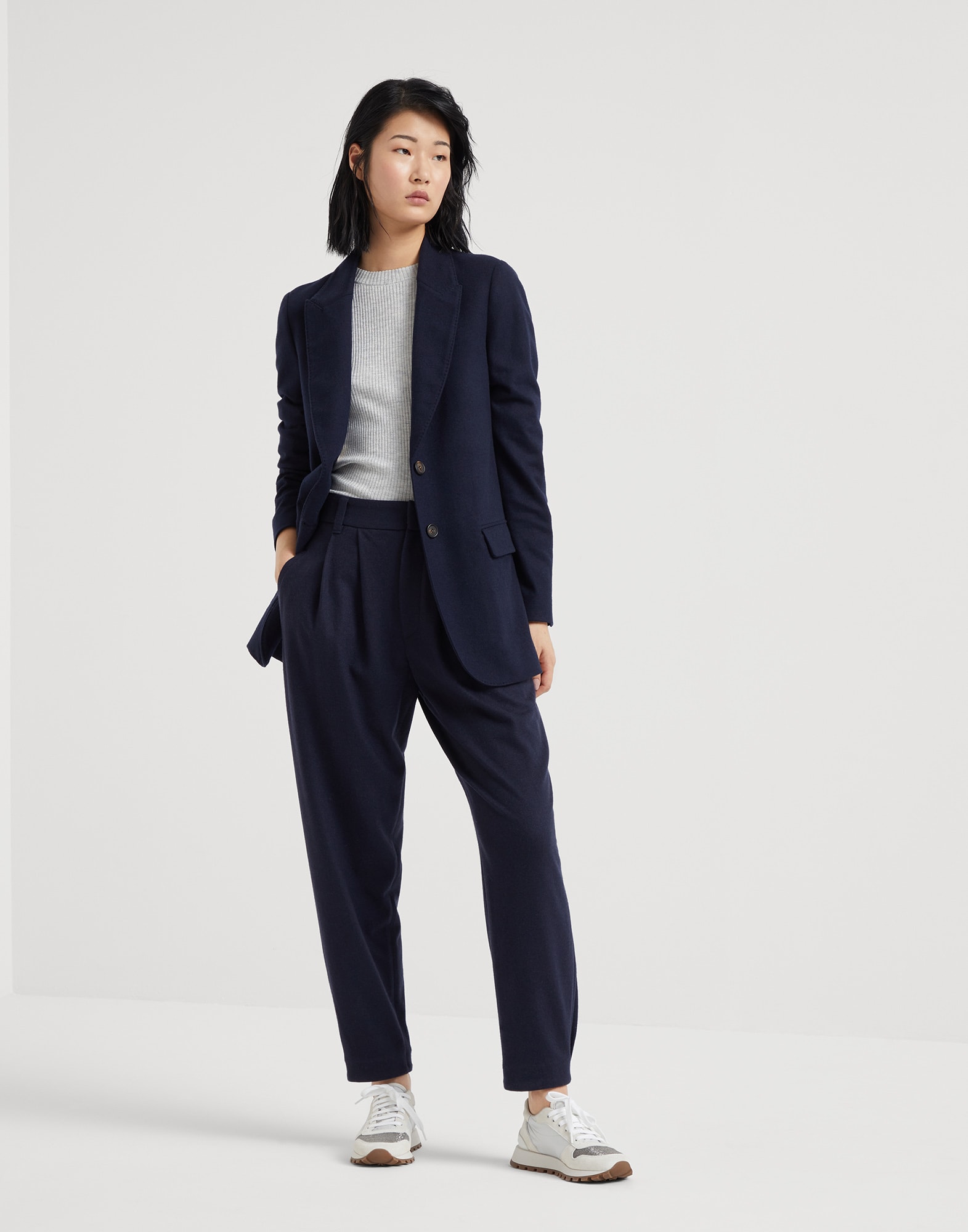 Круглый вырез - Вид полного образа - Посмотреть во весь экран