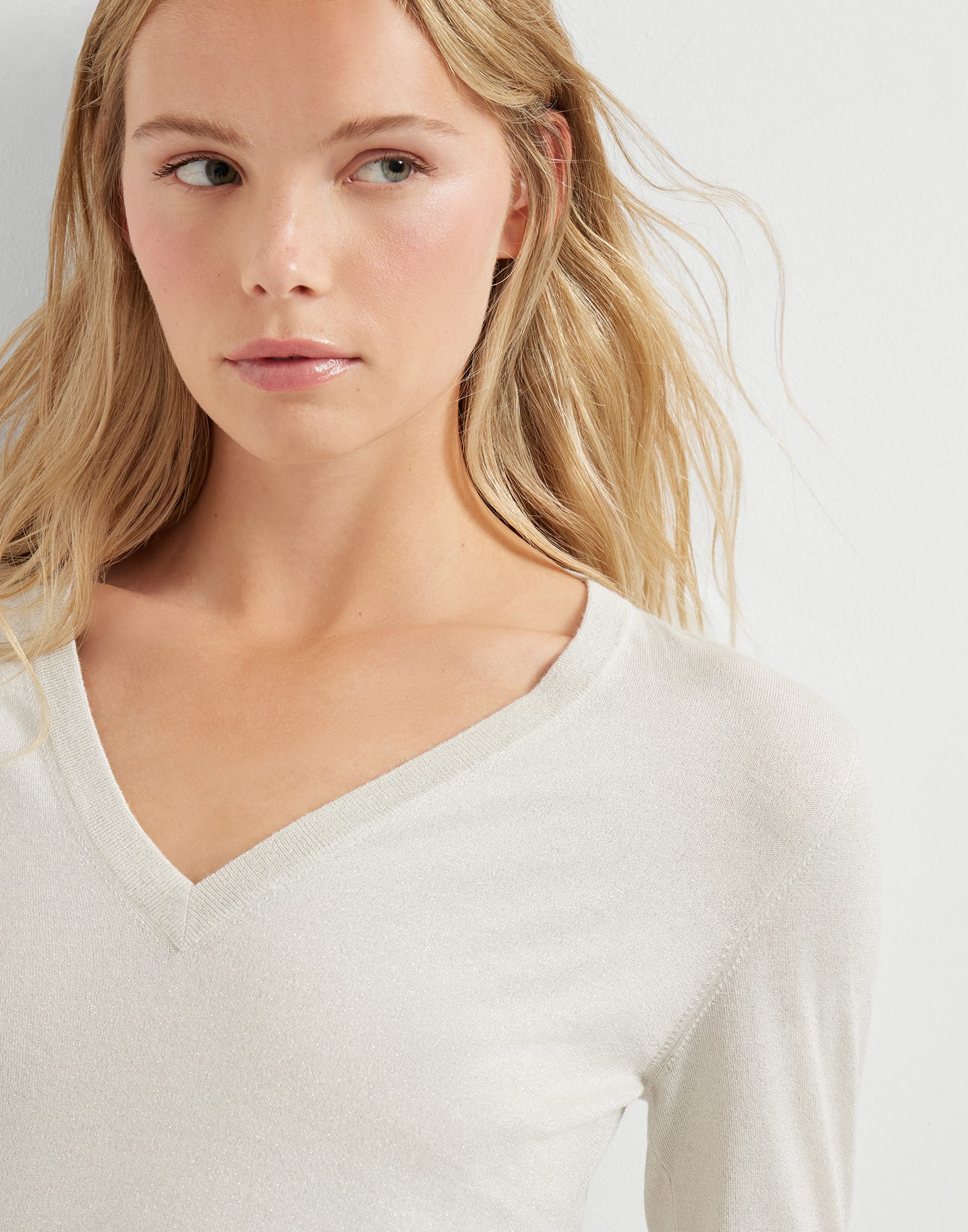 V-neck - Detail view - View Full Screen