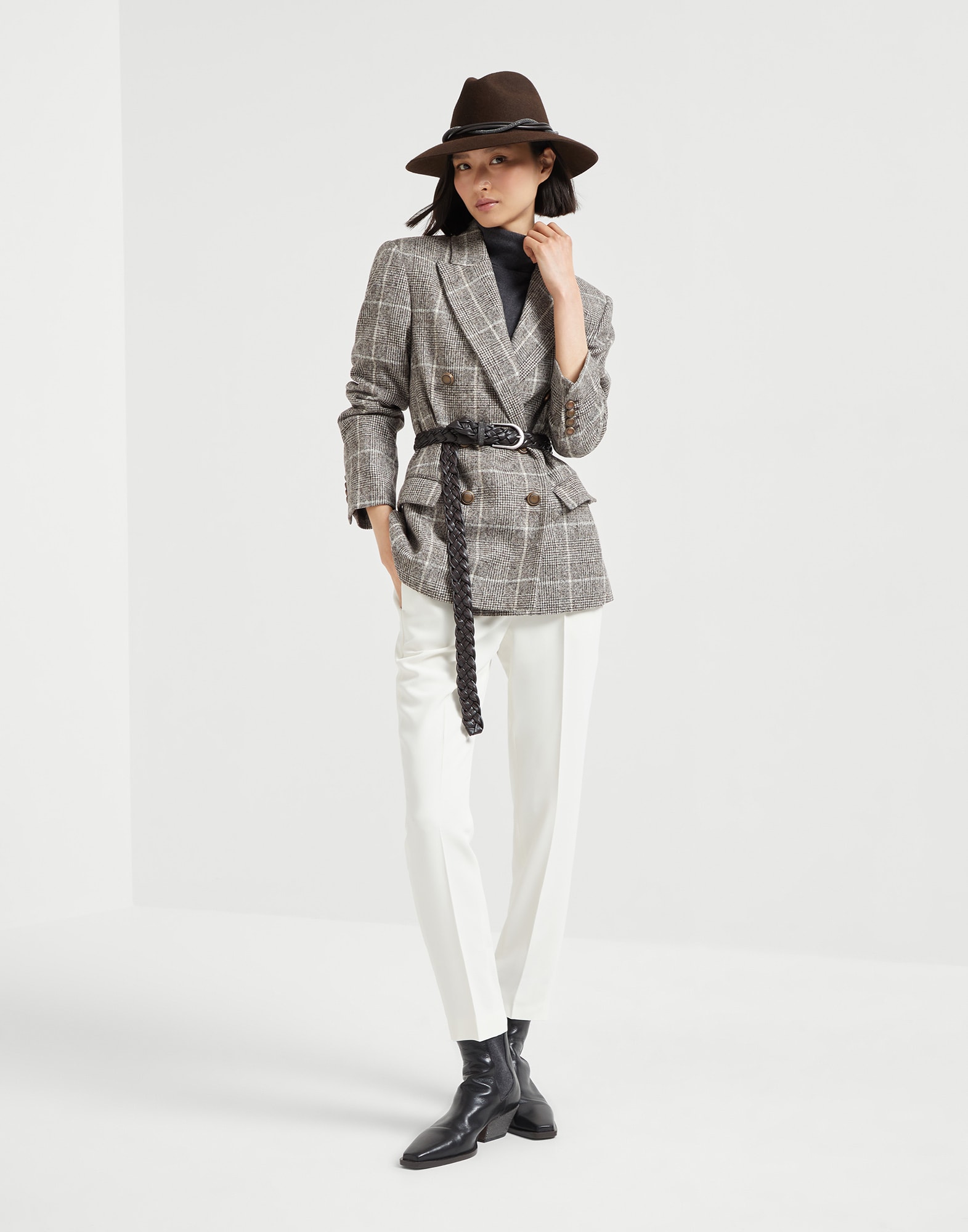 Высокий воротник - Вид полного образа - Посмотреть во весь экран