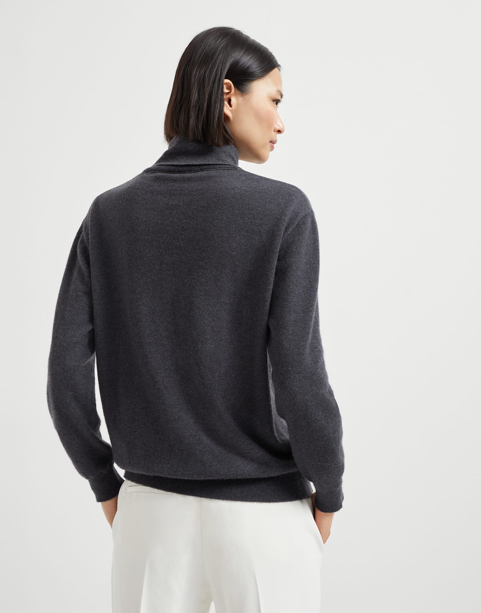 Высокий воротник - Вид сзади - Посмотреть во весь экран