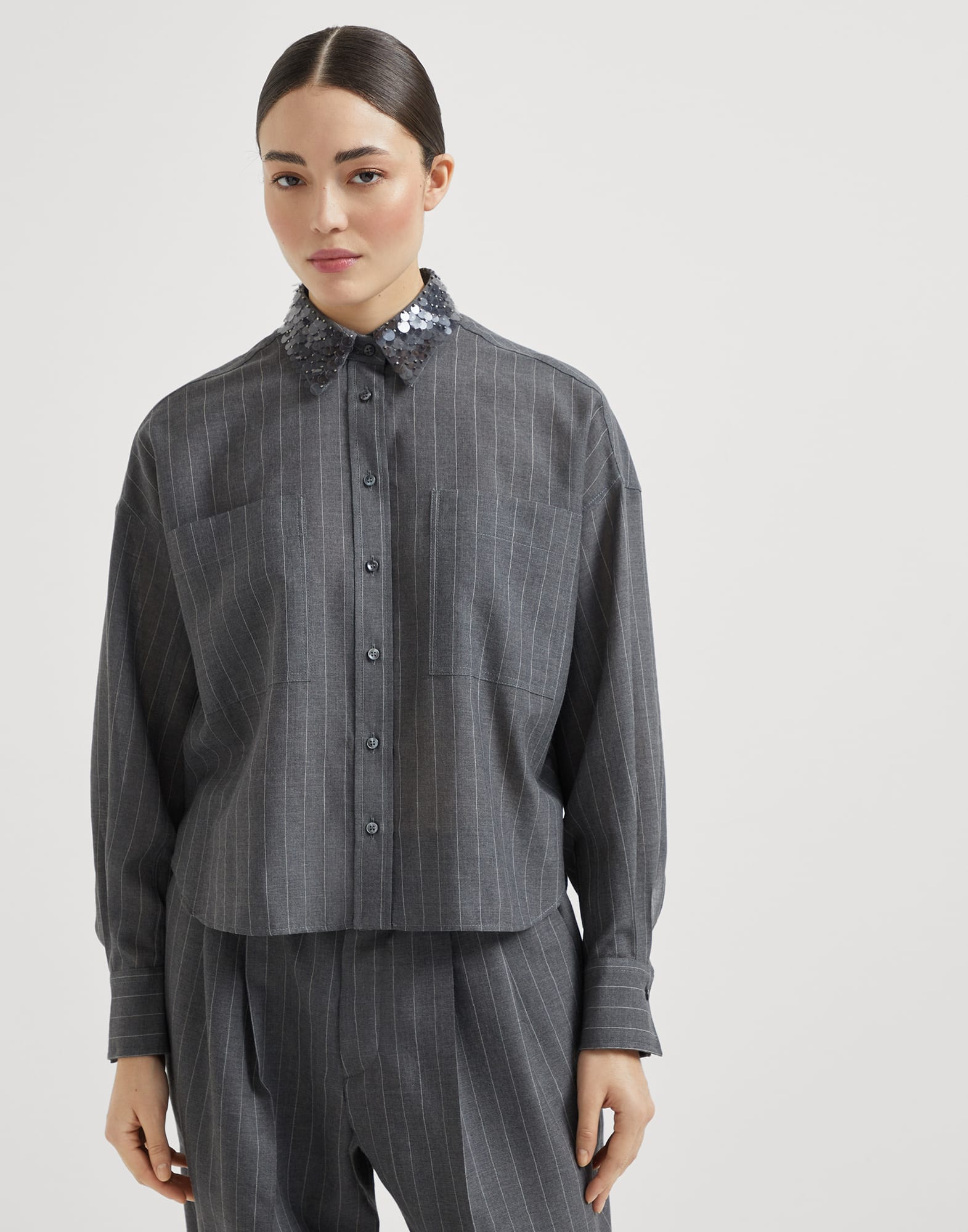 水滴形坠饰衣领衬衫