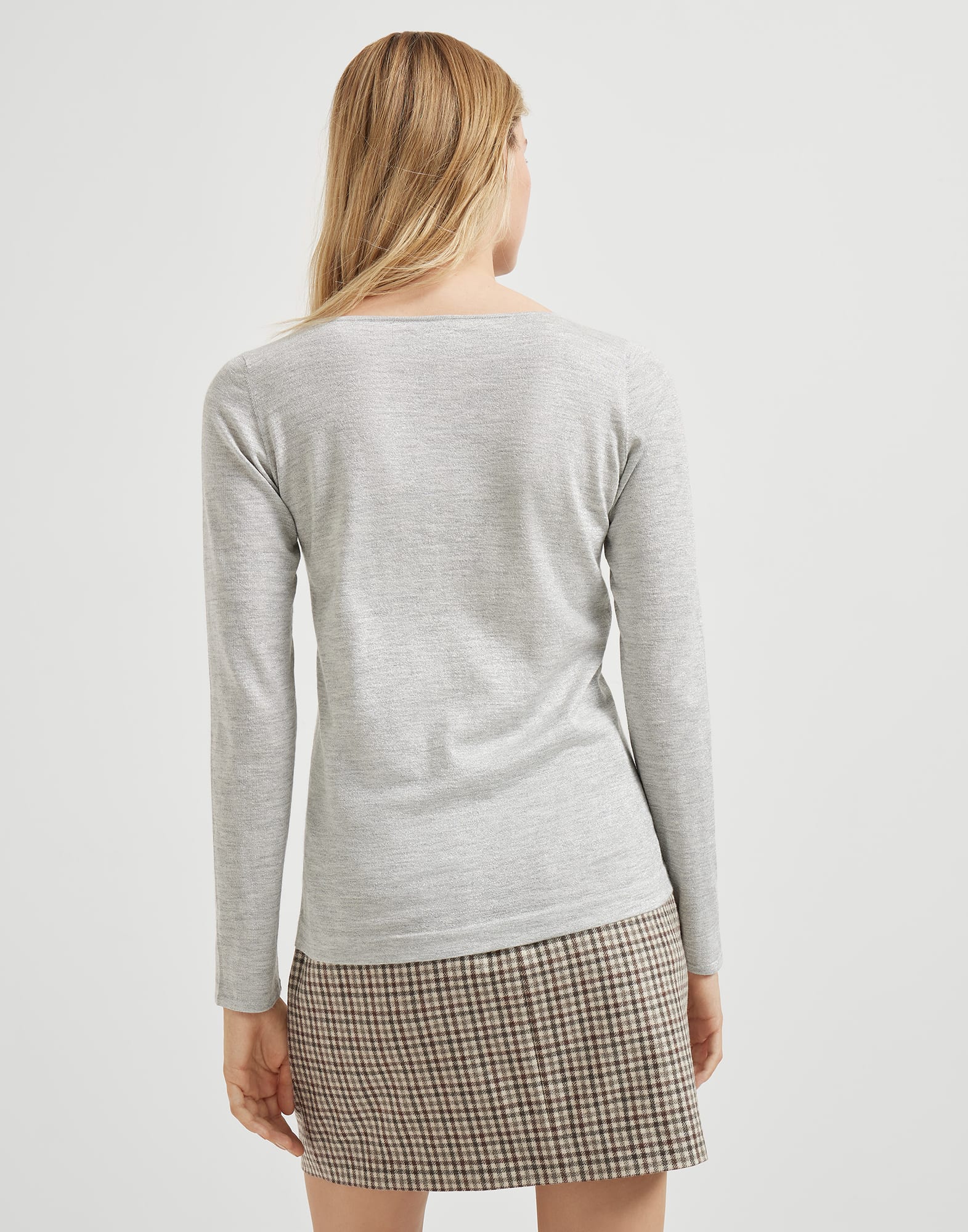 Широкий вырез - Вид сзади - Посмотреть во весь экран